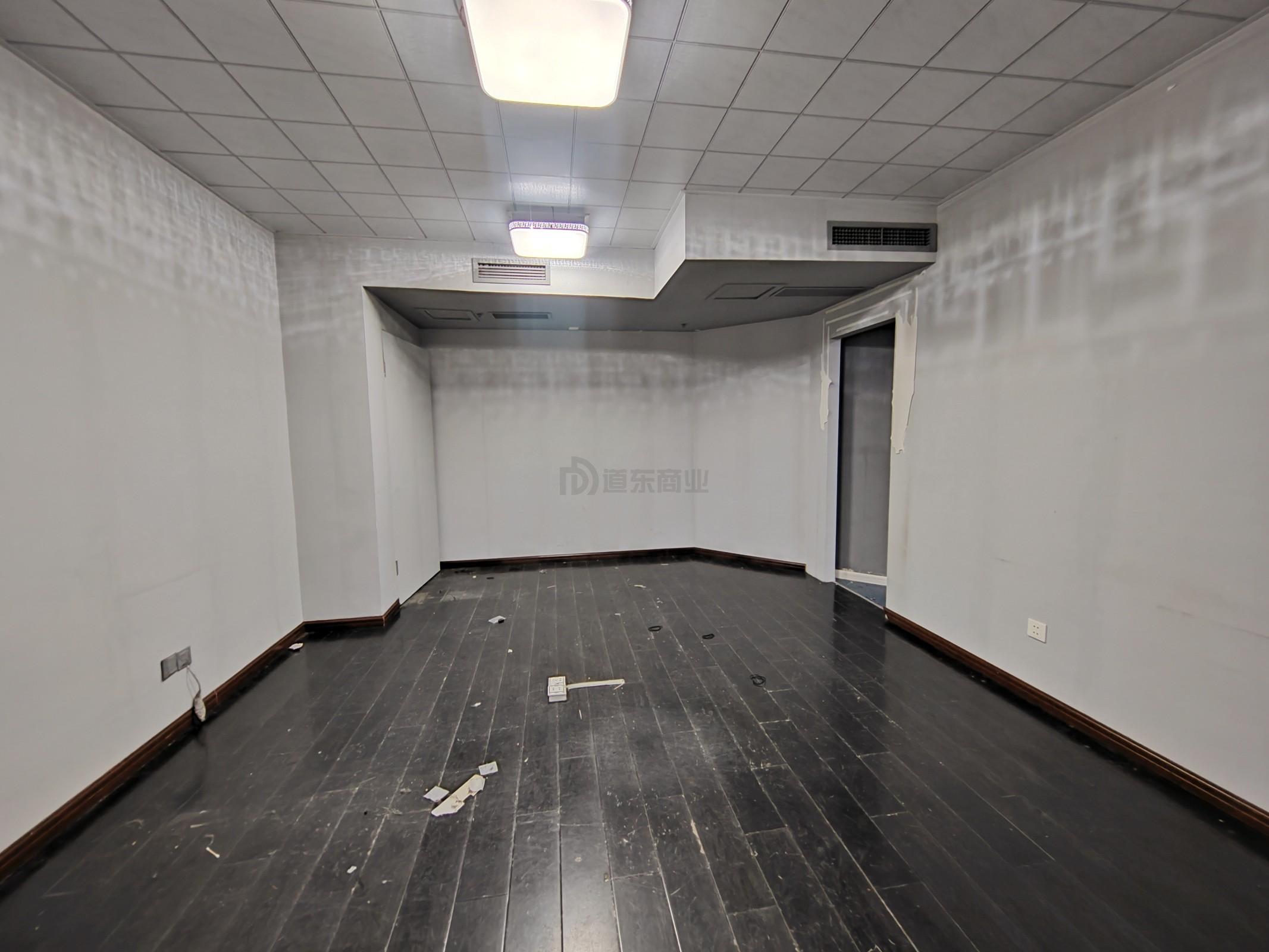 摩天360大厦面积137平