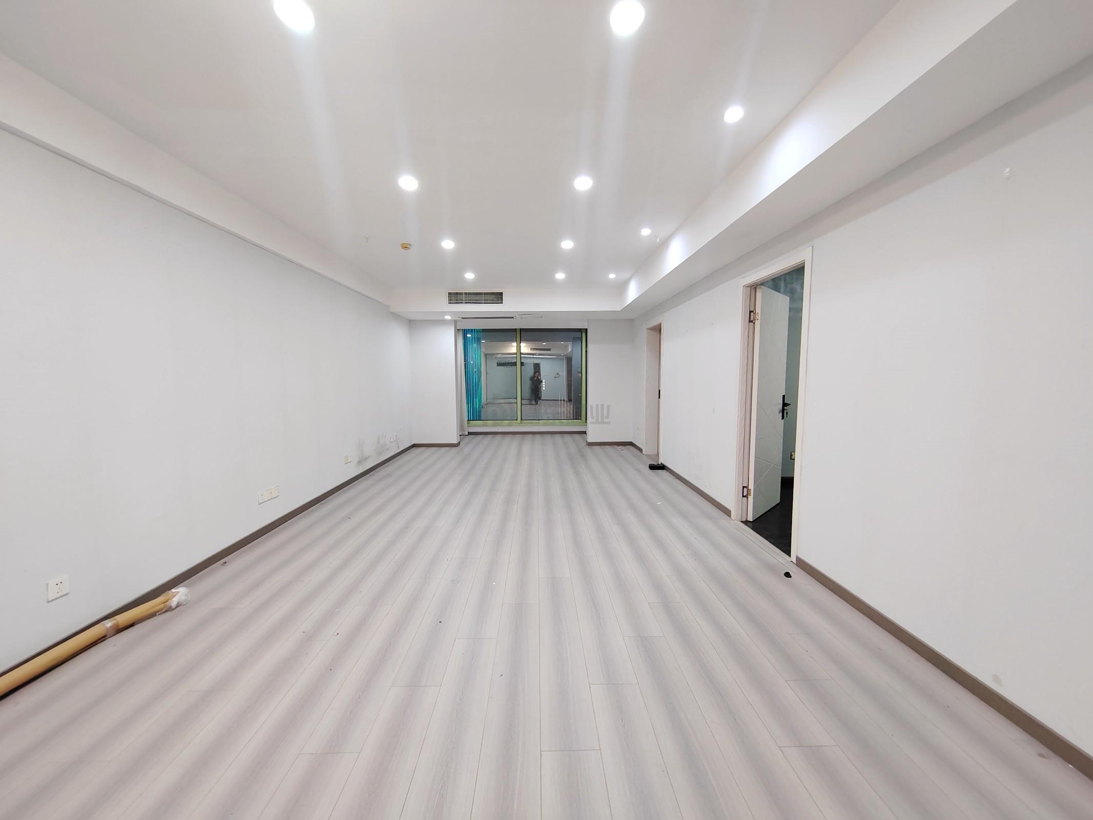 摩天360大厦面积137平