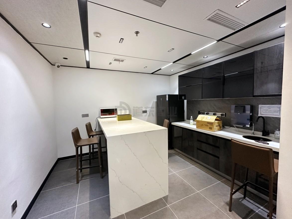 圆融发展中心面积650平