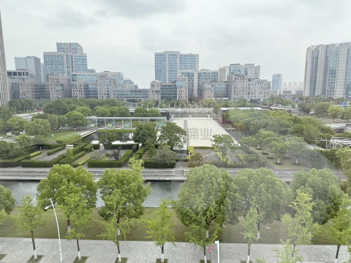 汇业商务广场面积1350平