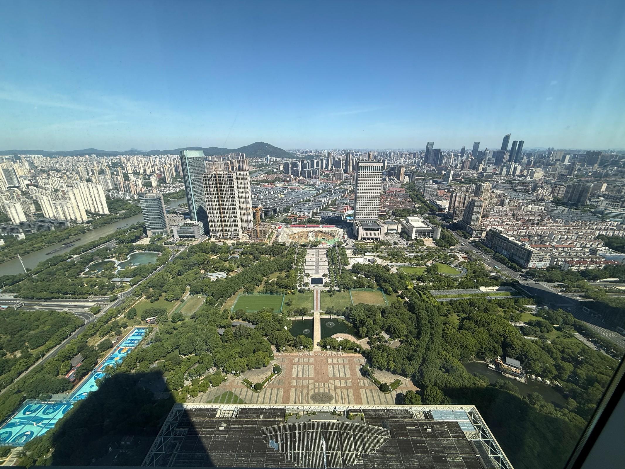 国金中心面积325平