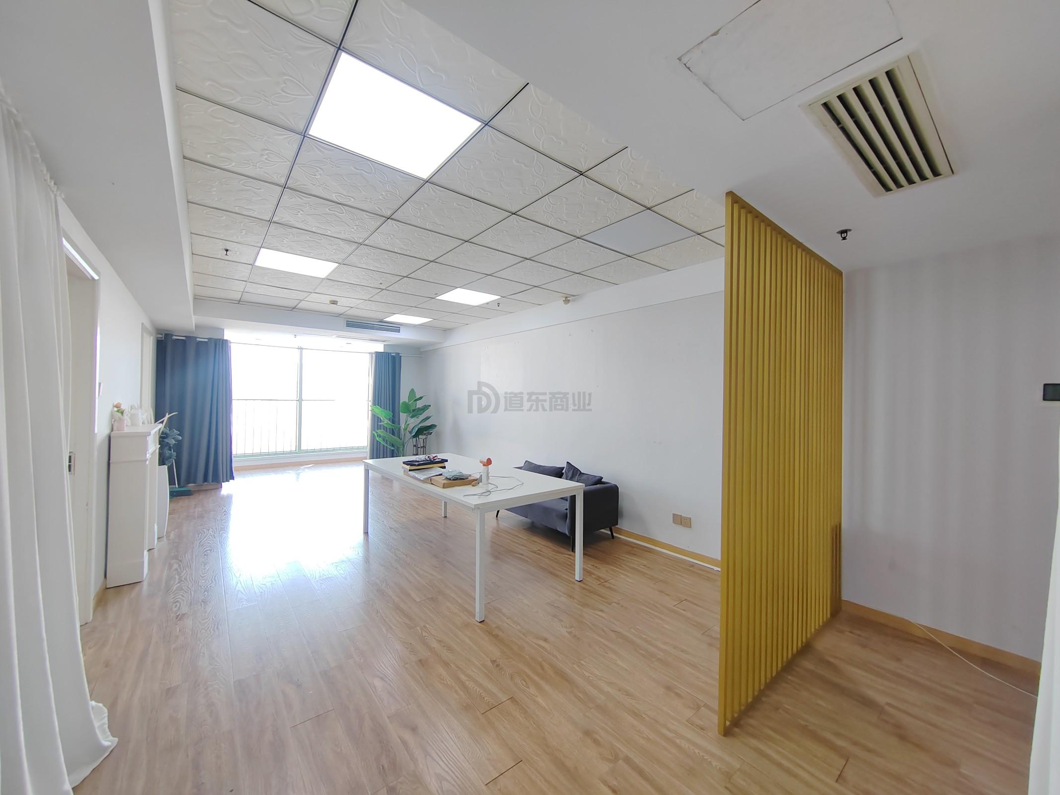 摩天360大厦面积136平