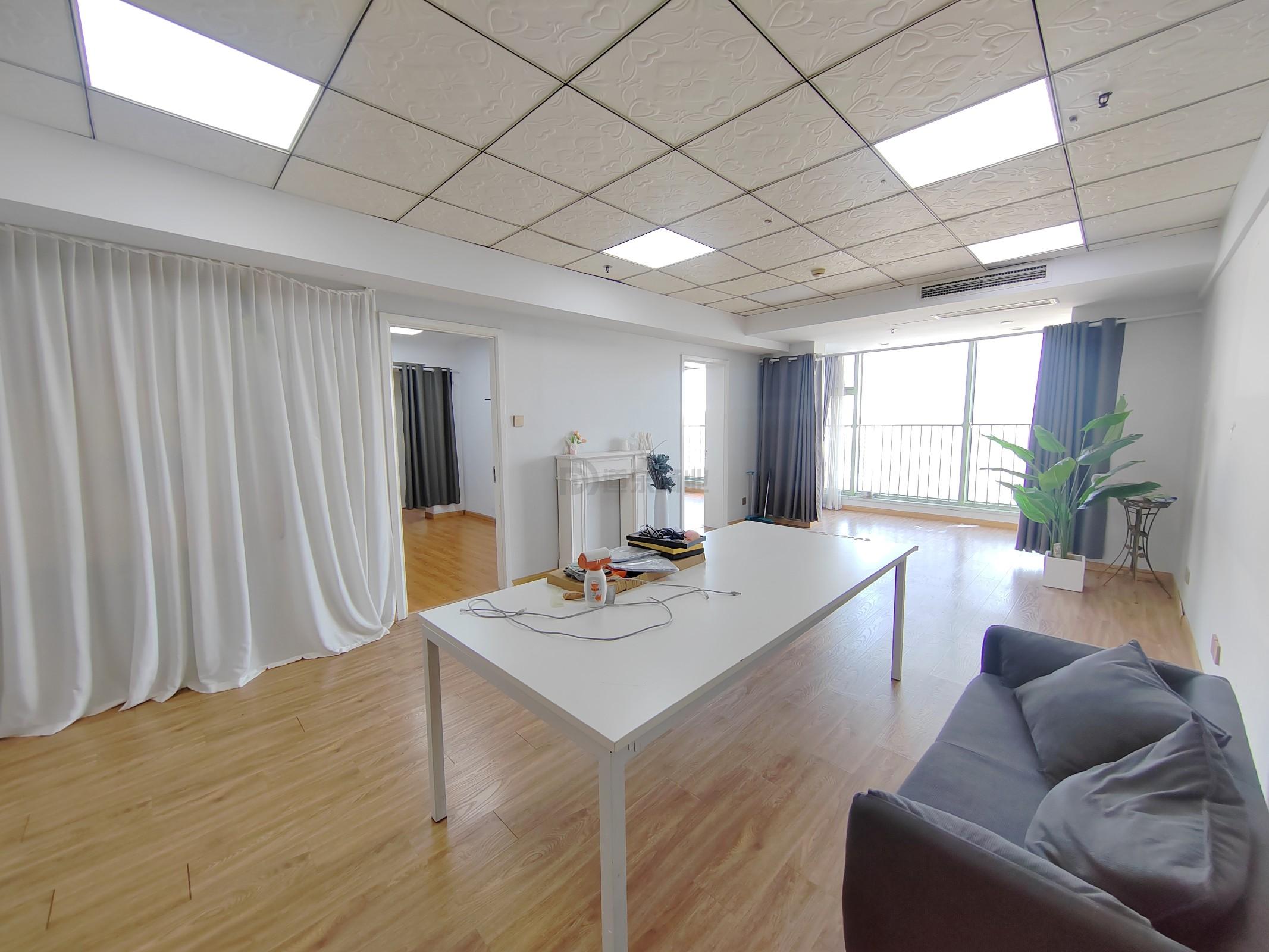 摩天360大厦面积136平
