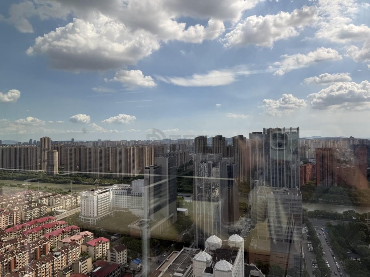 国金中心面积165平