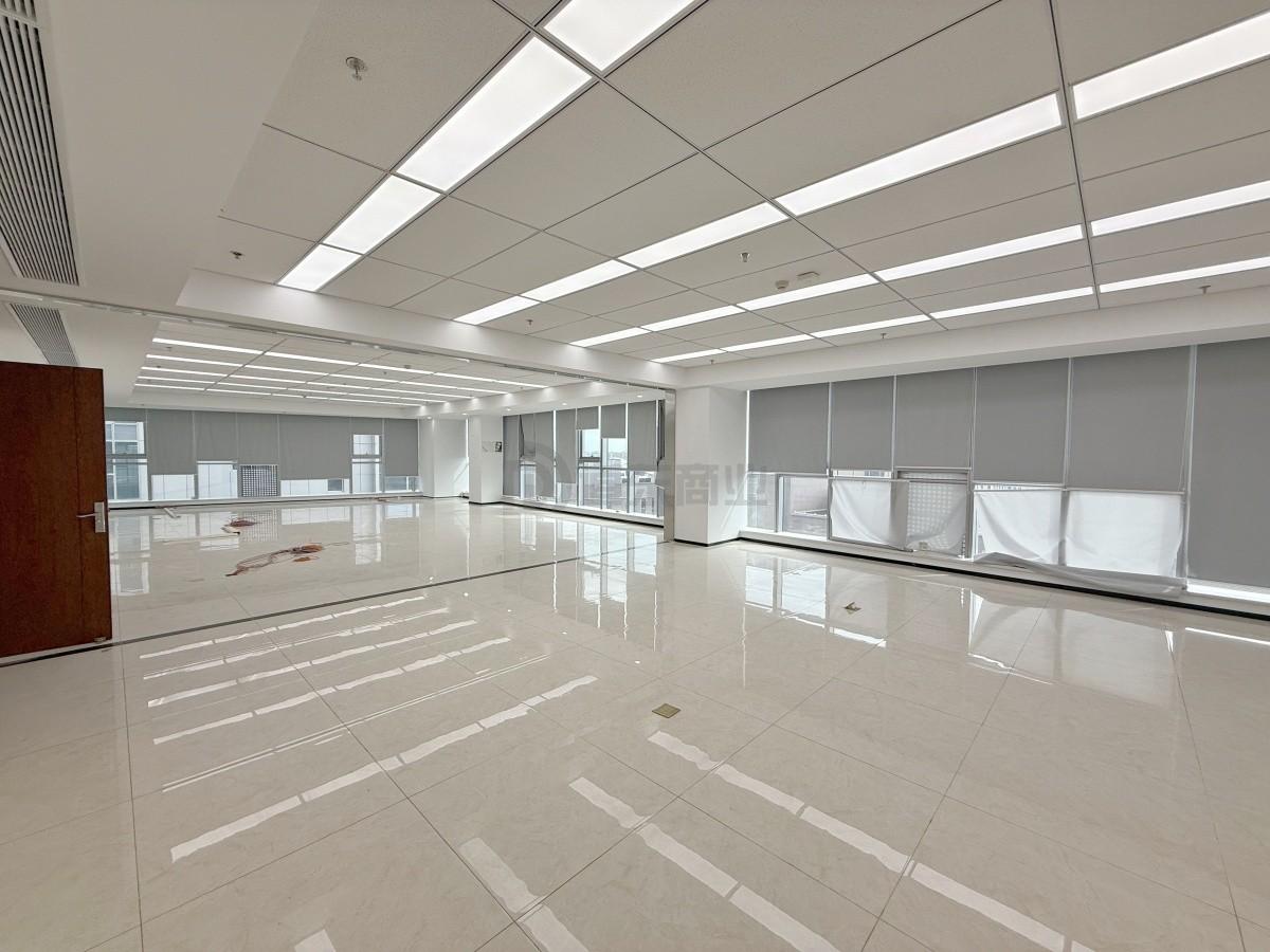 新发汇融广场面积200平