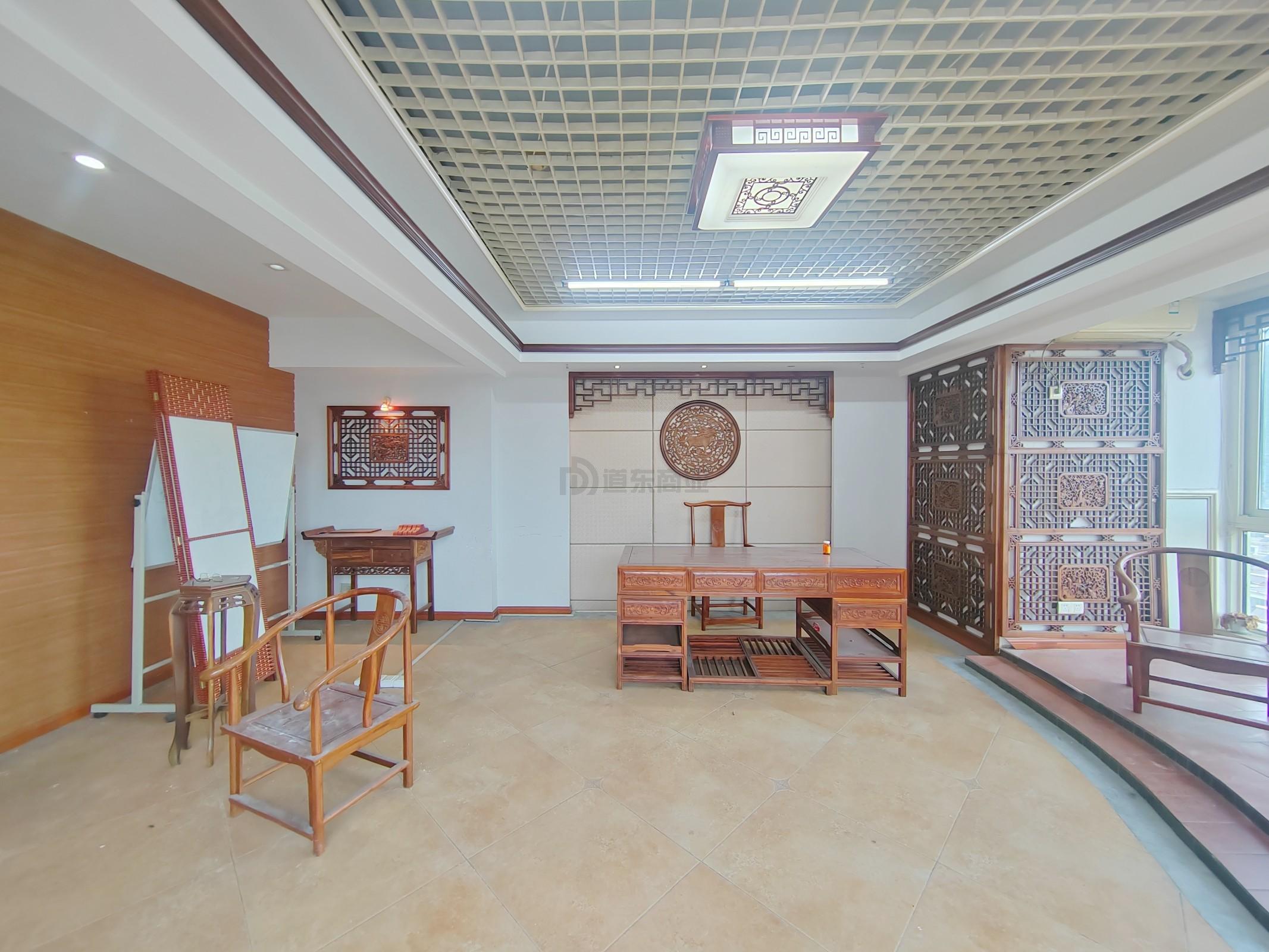 新区哥伦布广场面积160平