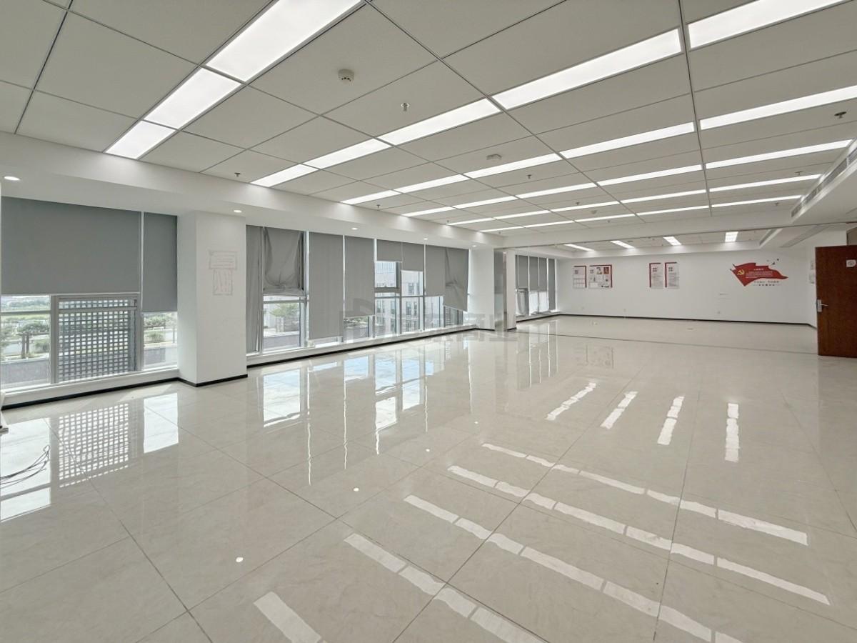新发汇融广场面积200