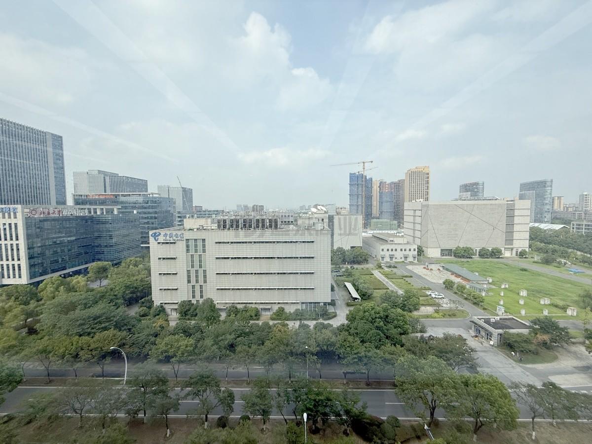 新发汇融广场面积200平
