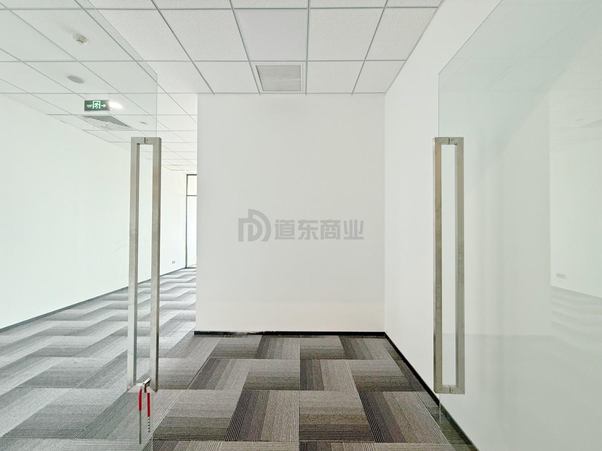 国金中心面积94平
