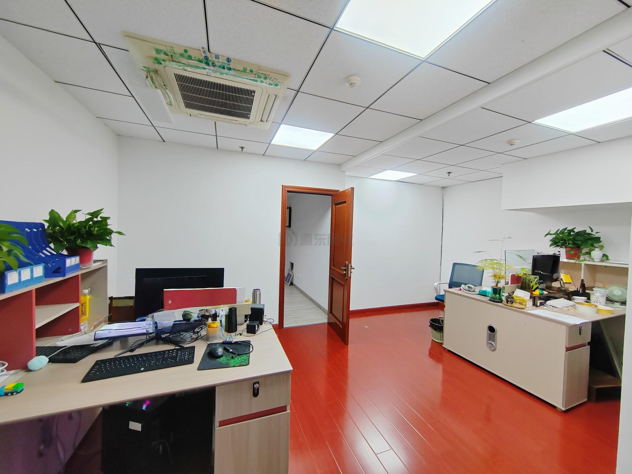 圆融发展中心面积652平