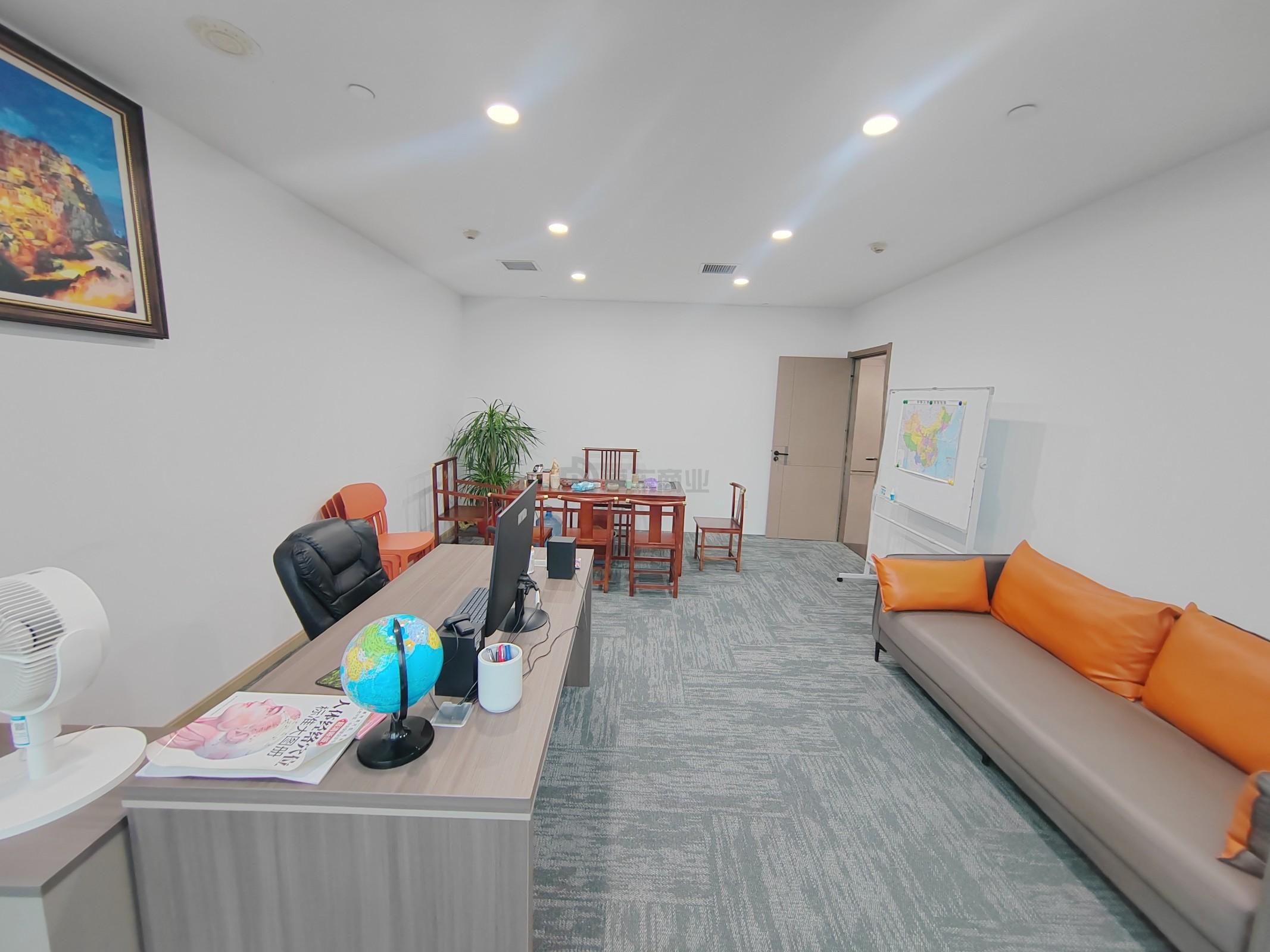 红豆国际广场面积165平