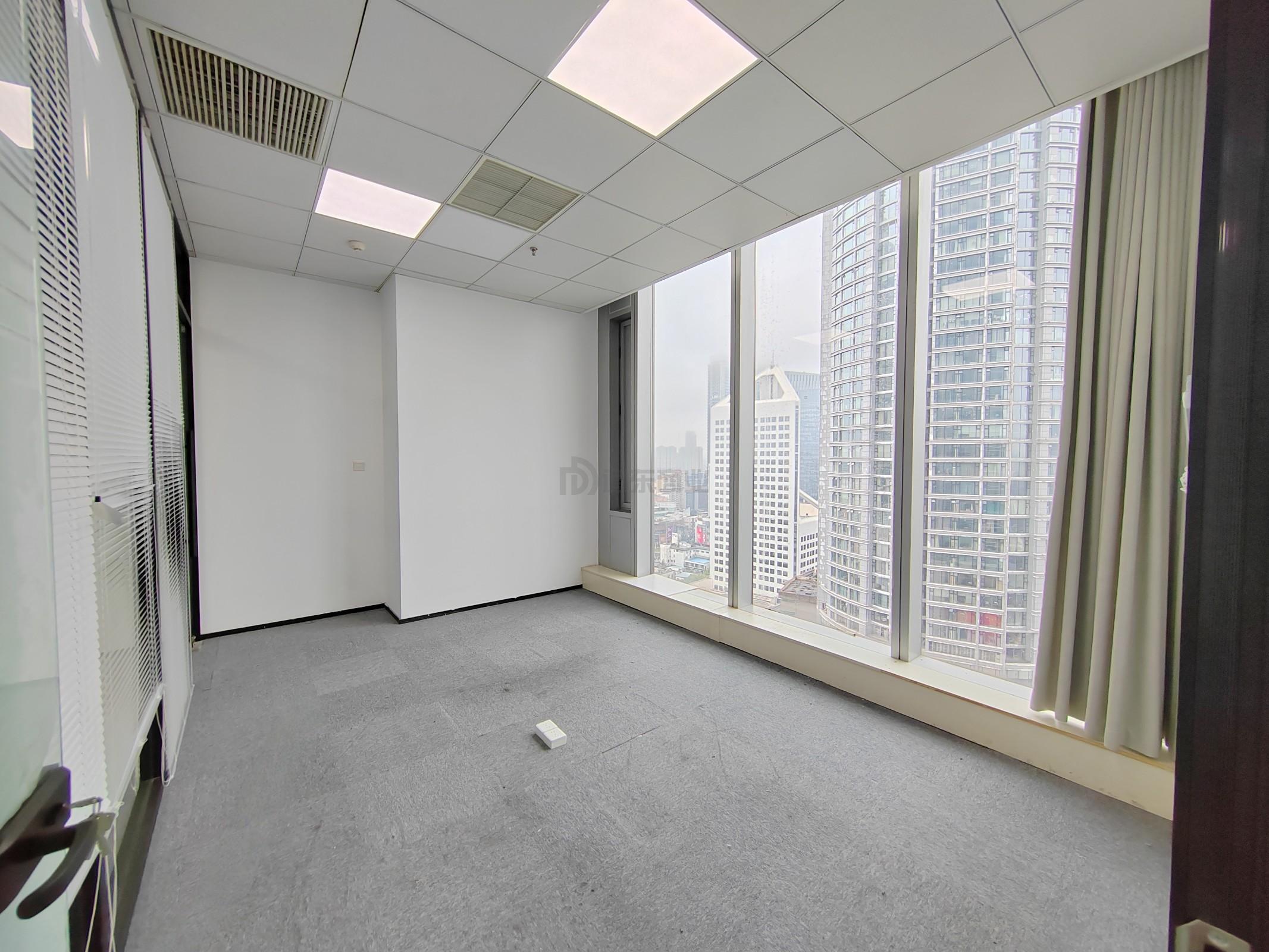 苏宁广场面积135平