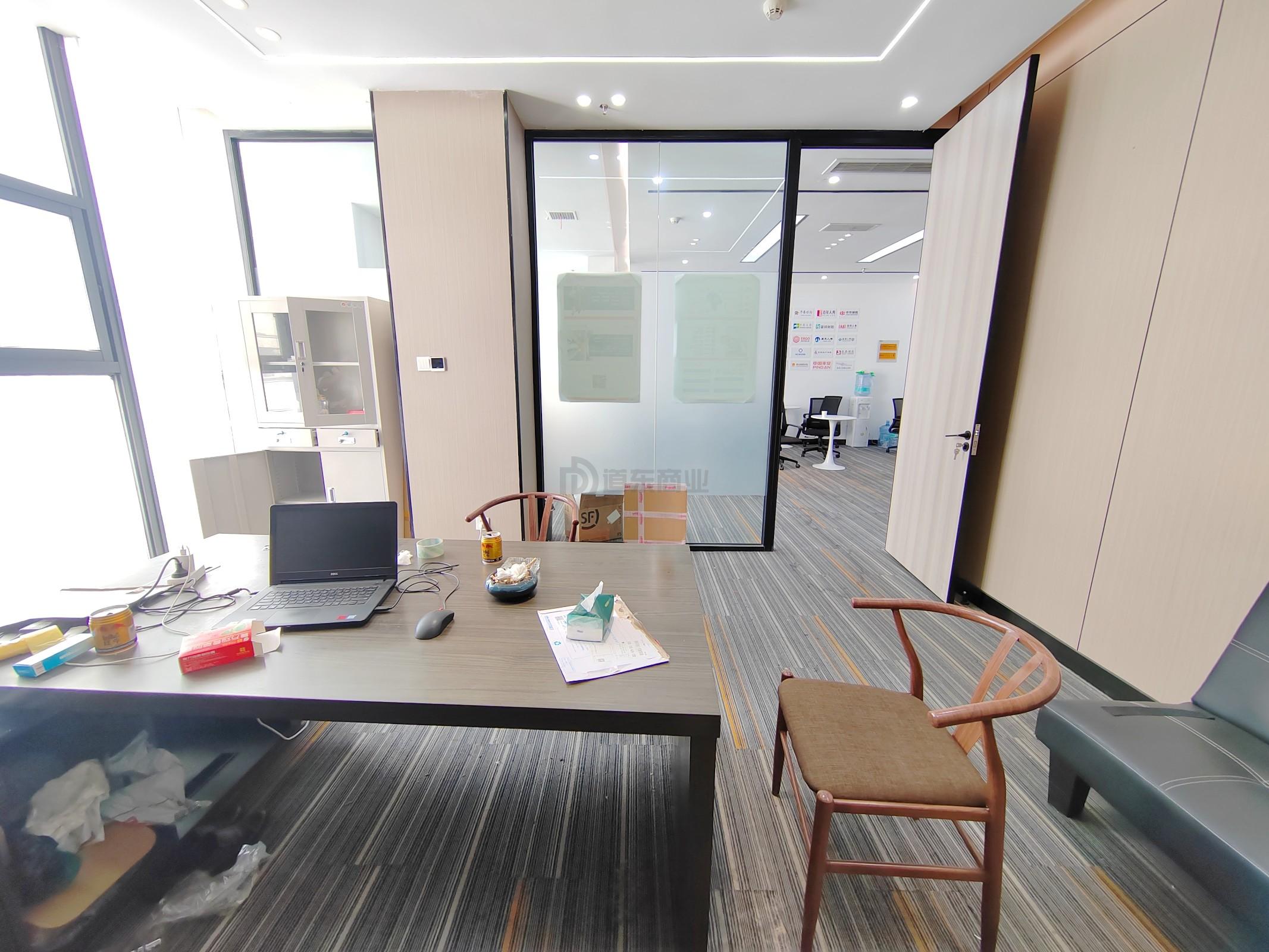 新中润大厦面积195平