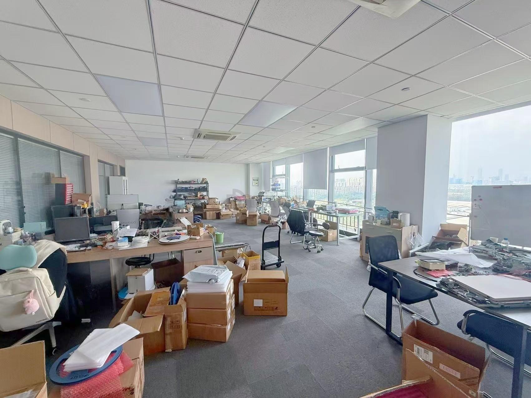 启航大厦面积131平