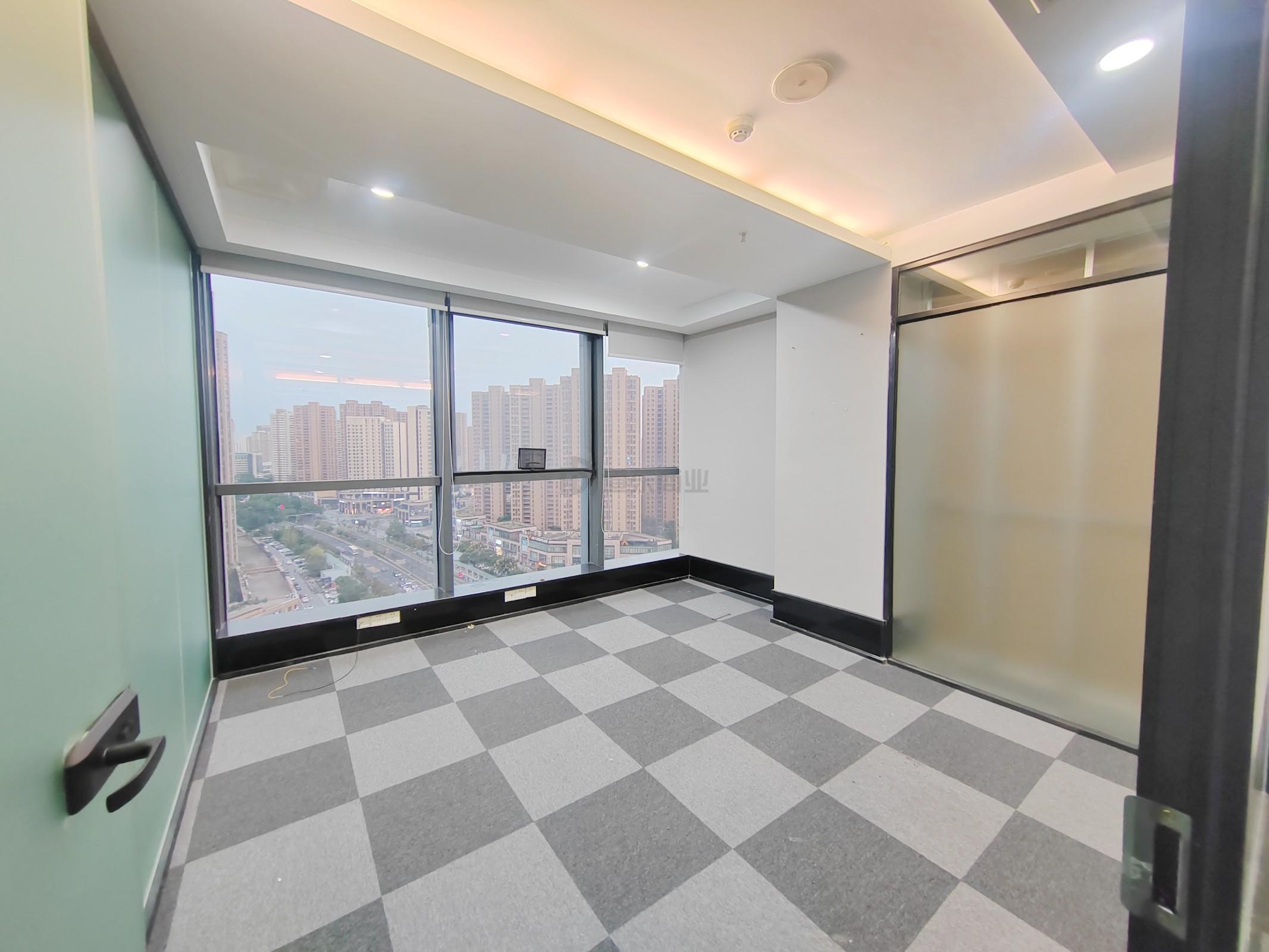 新区哥伦布广场面积150平