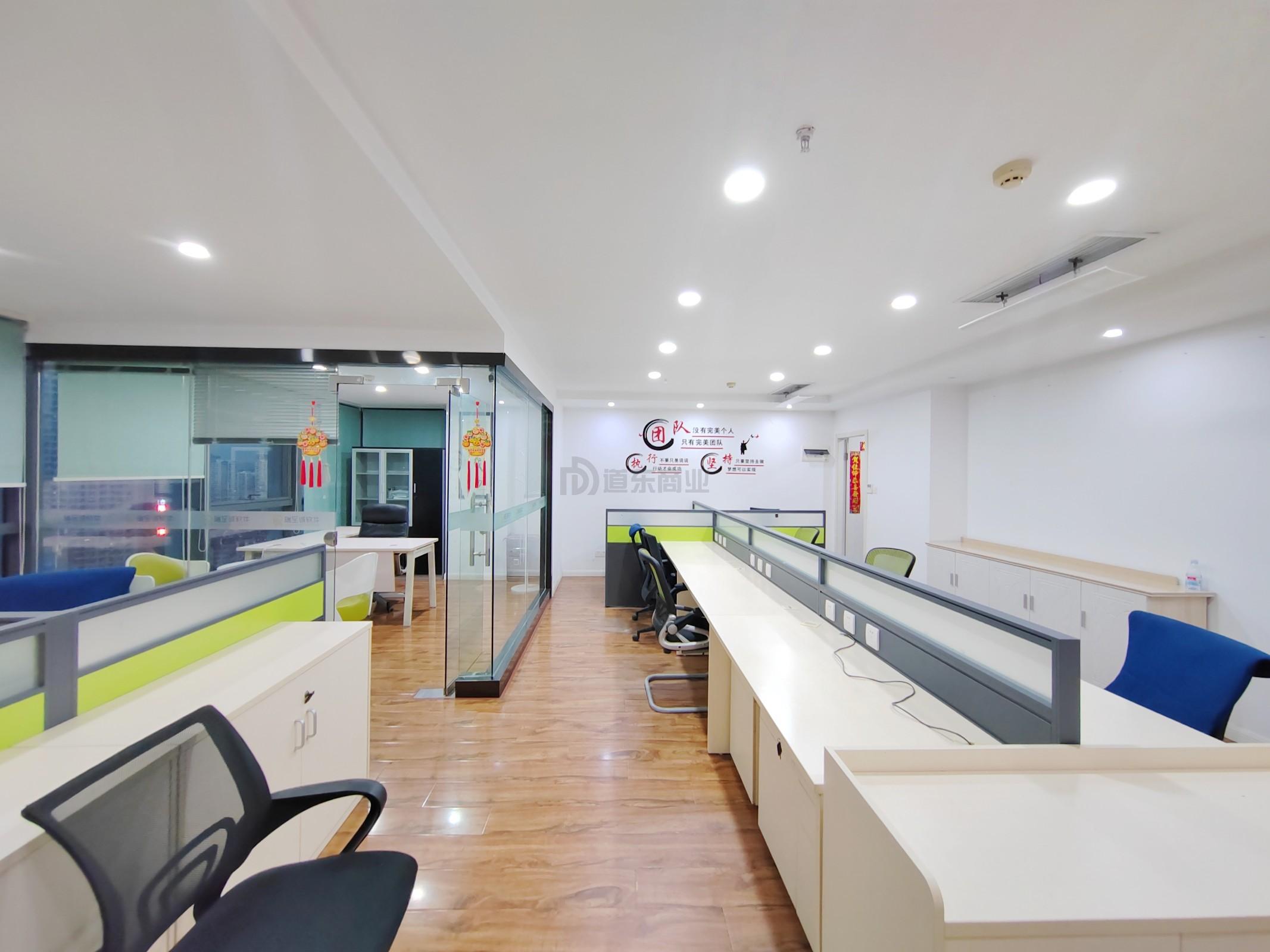 新区哥伦布广场面积100平