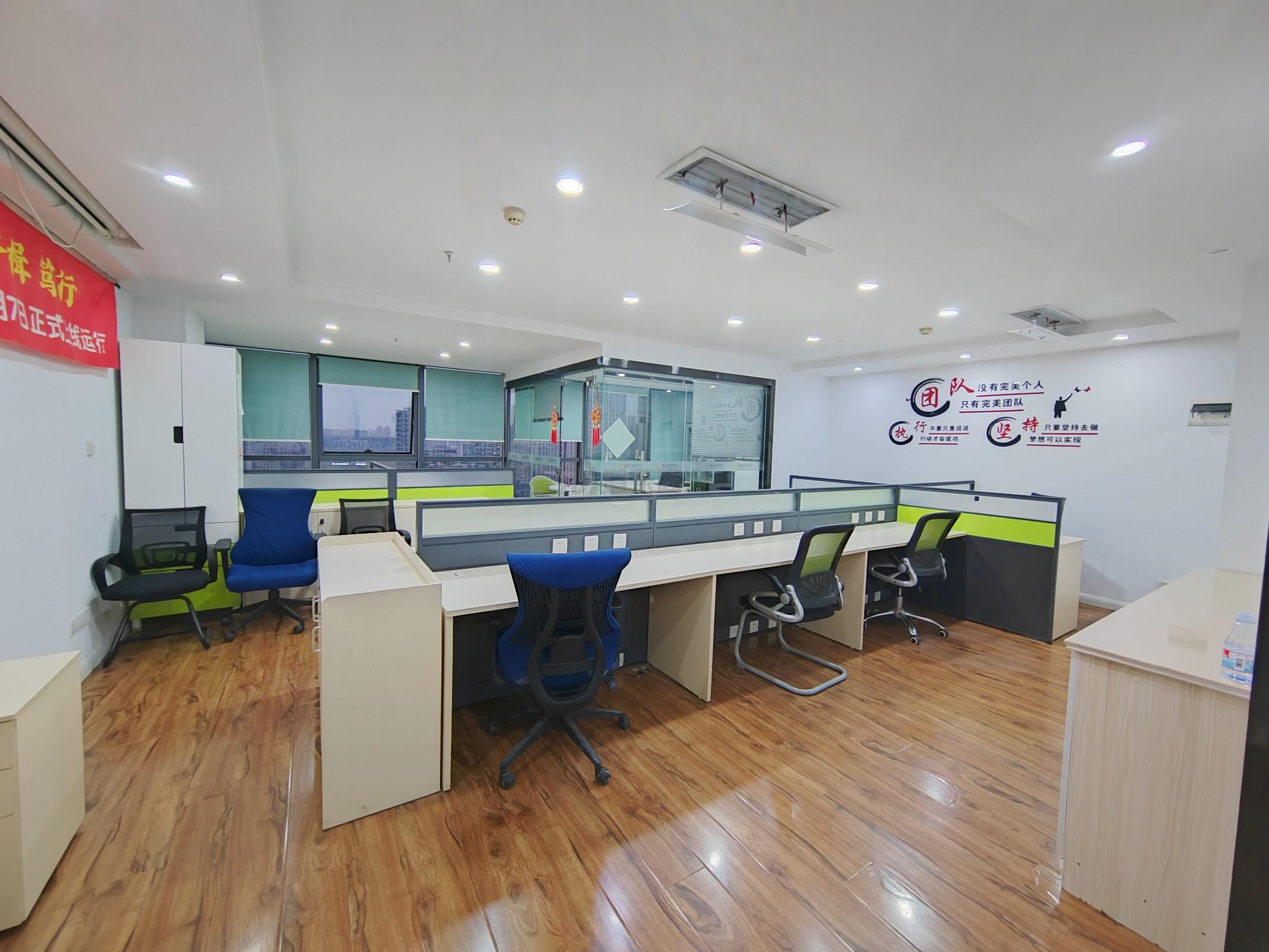 新区哥伦布广场面积100平