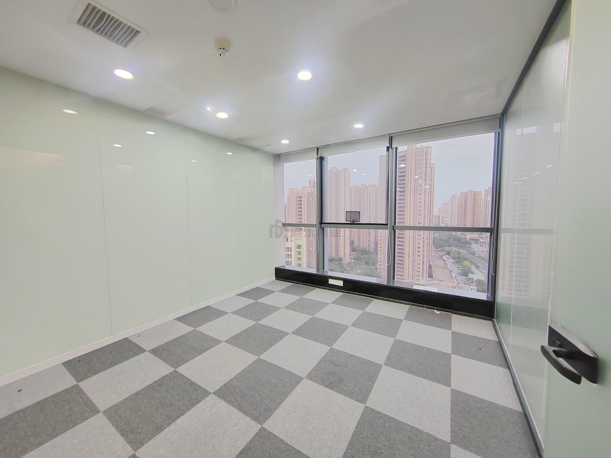 新区哥伦布广场面积150平