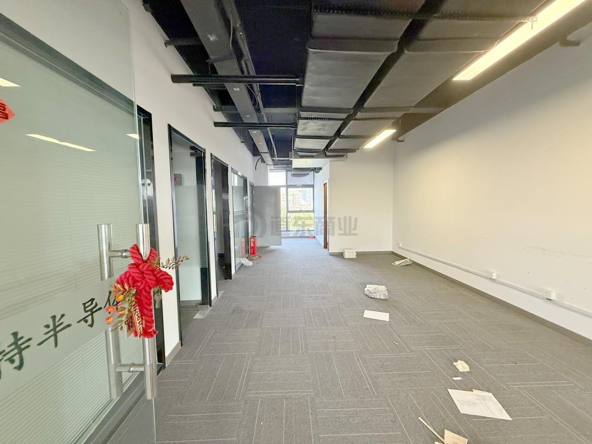 天亿大厦面积892平