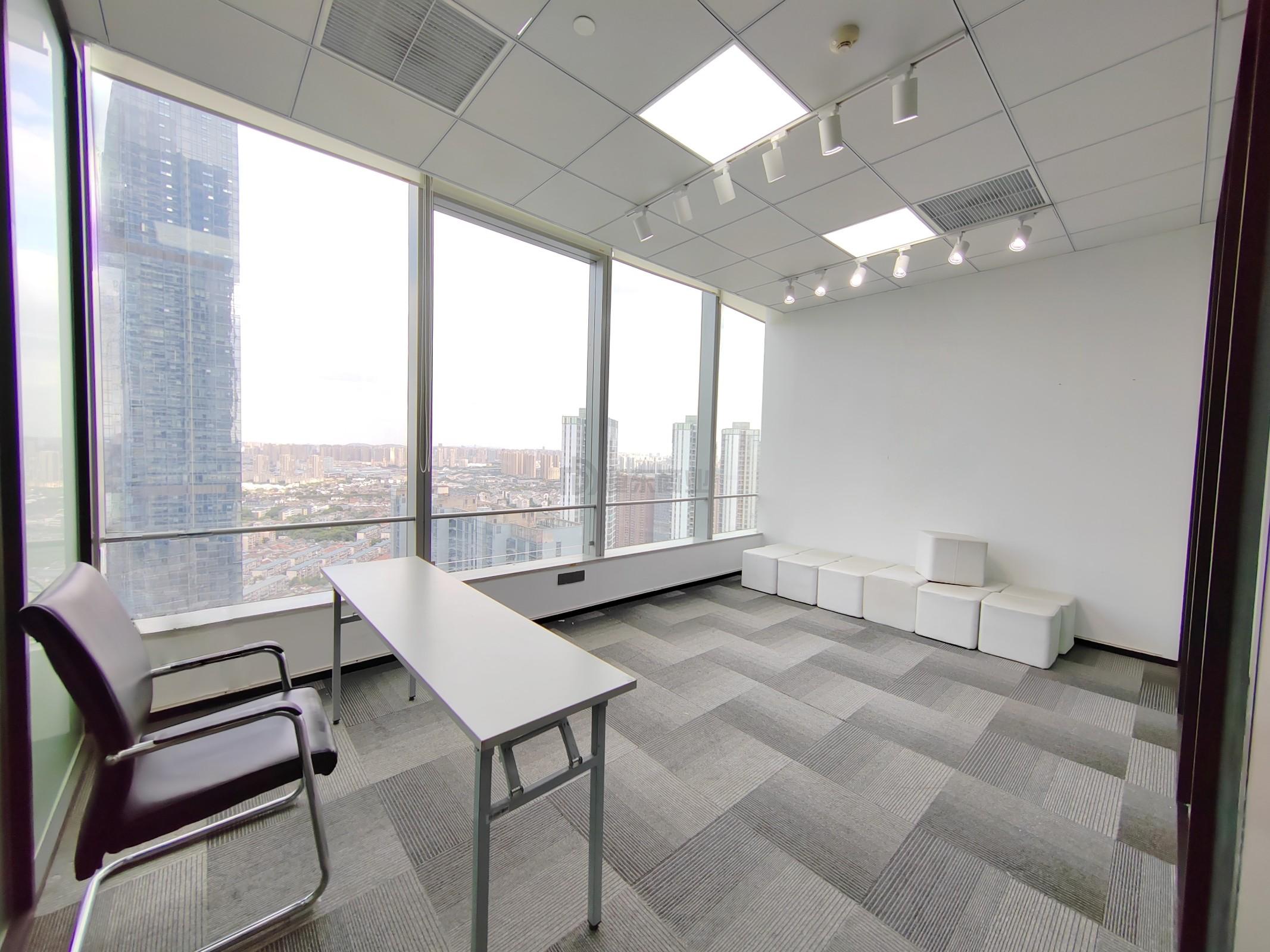 国金中心面积221平