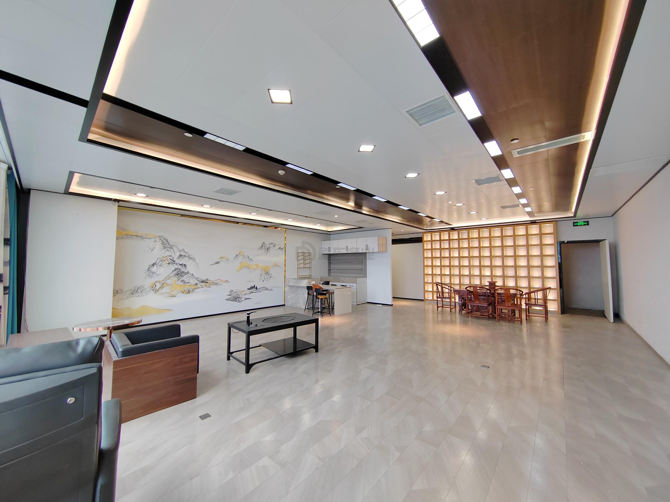 国金中心面积165平