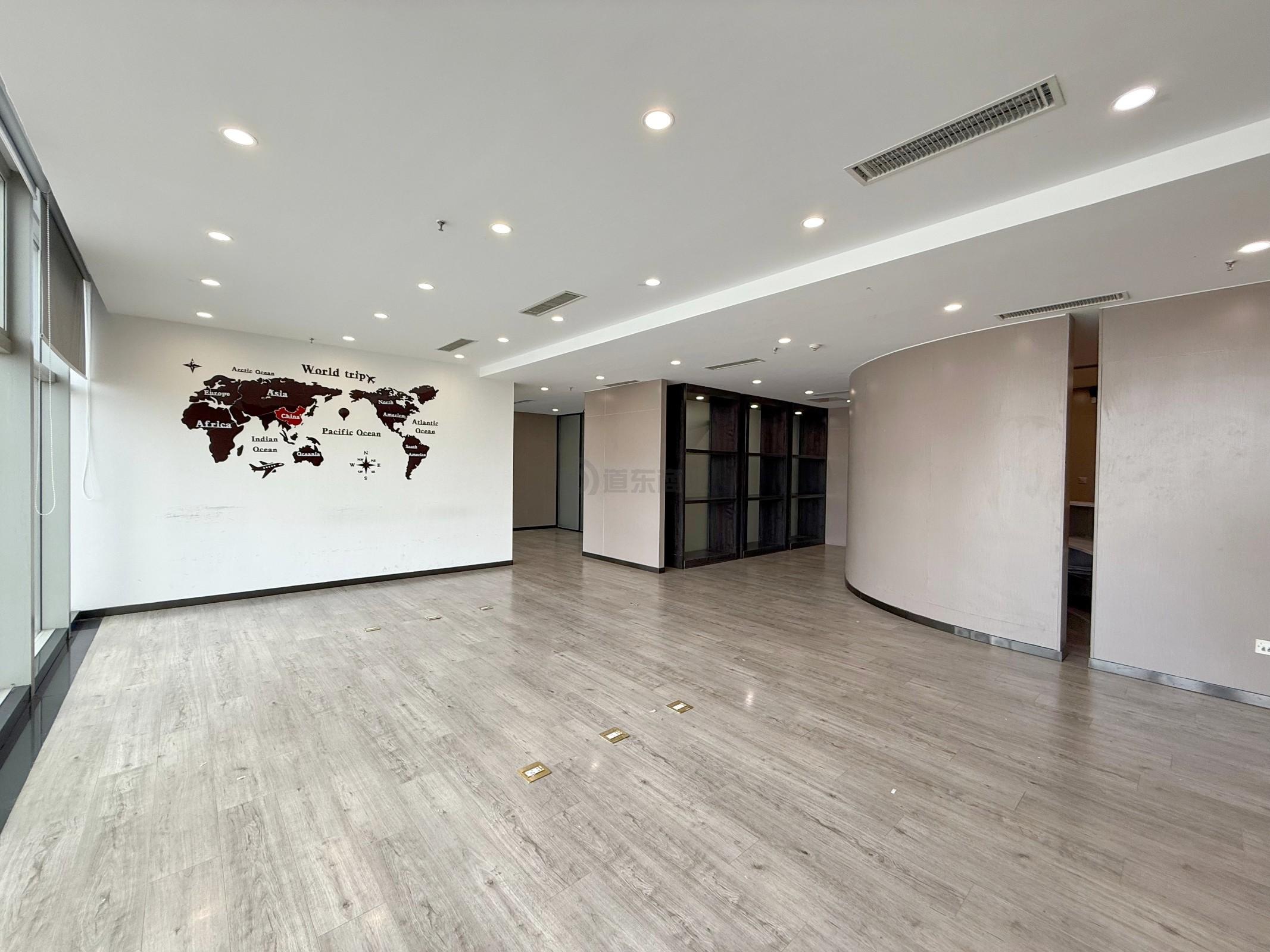 海岸中心面积196平