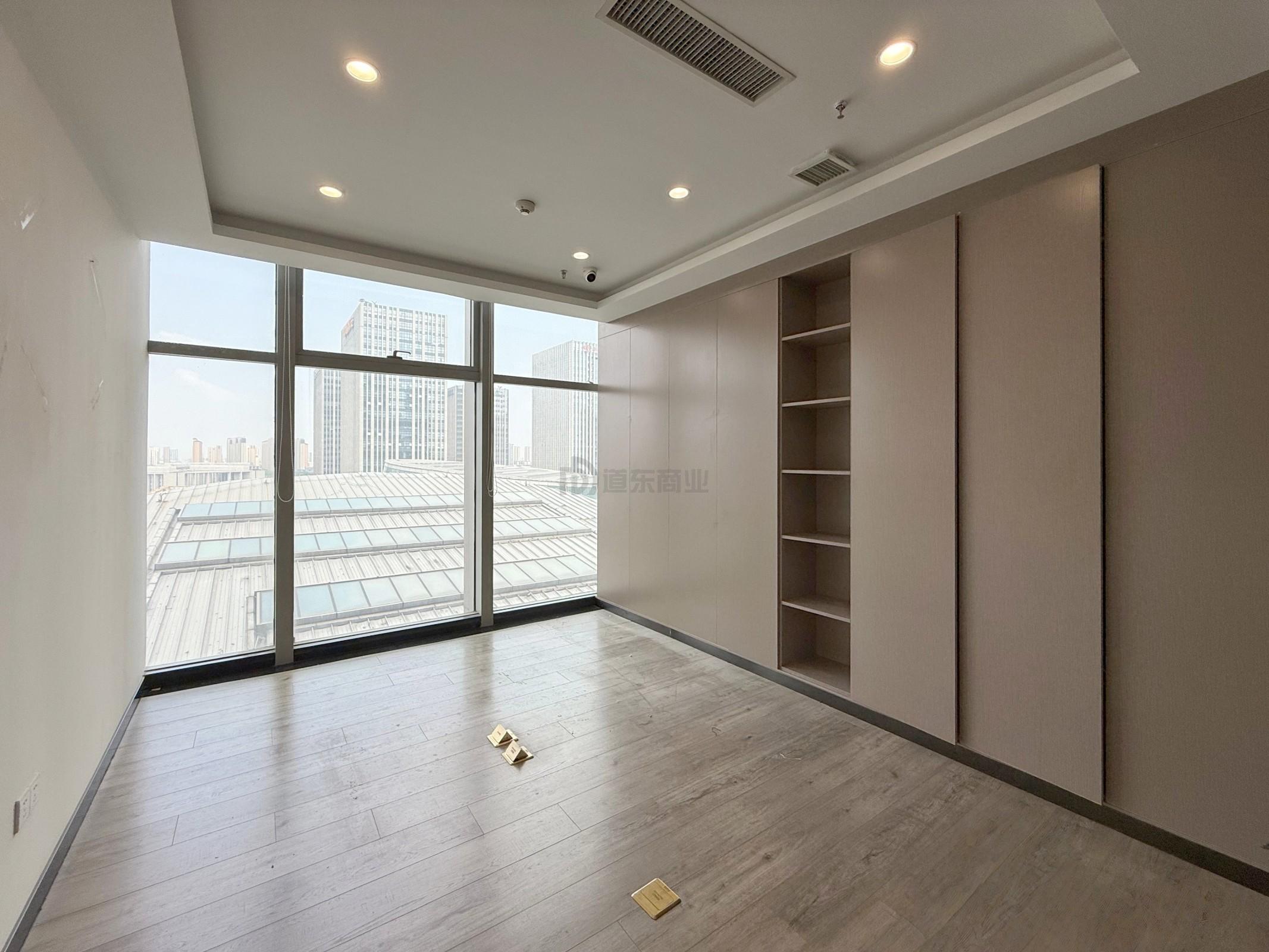 海岸中心面积196平