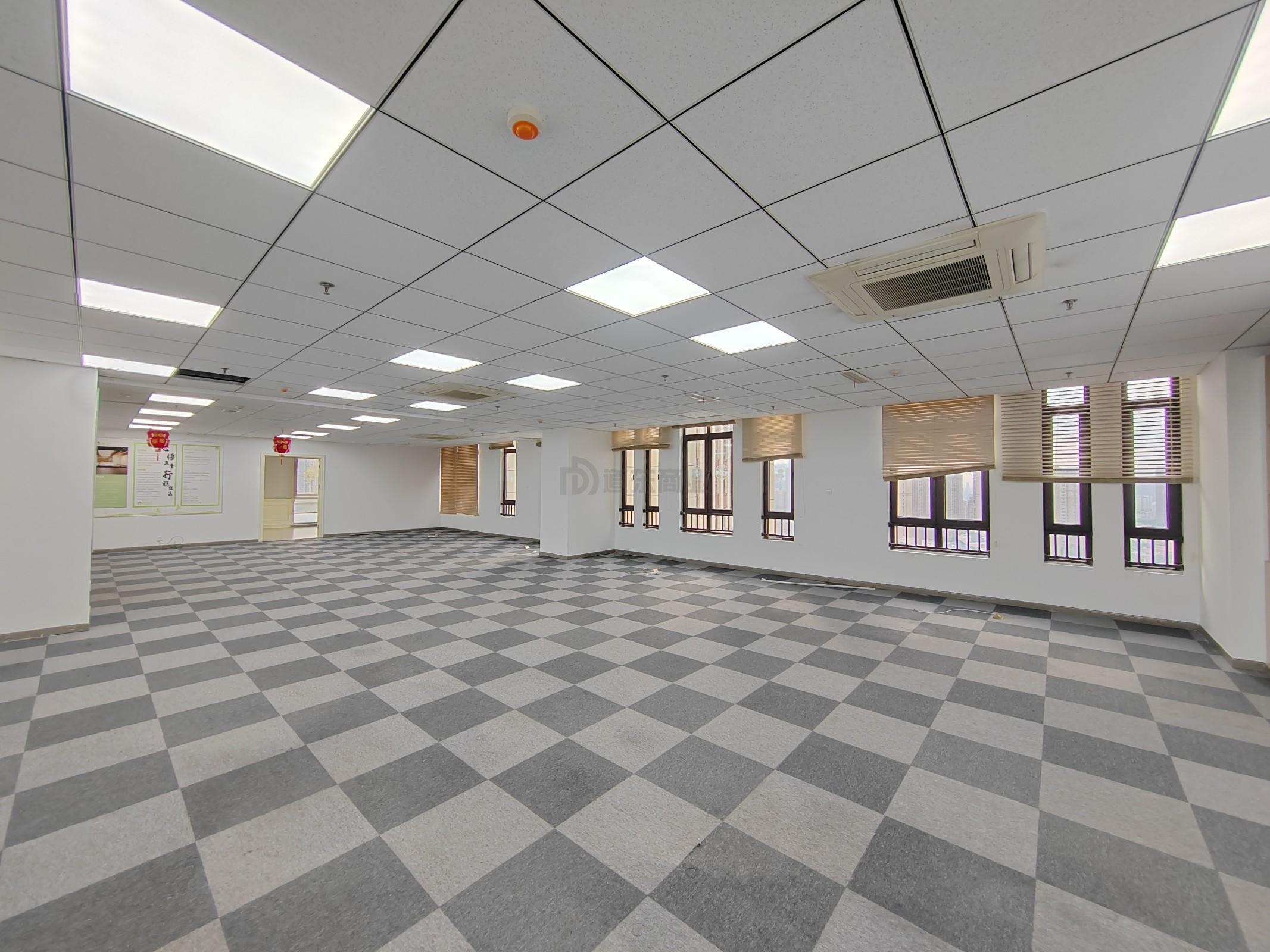 圆融发展中心面积652平