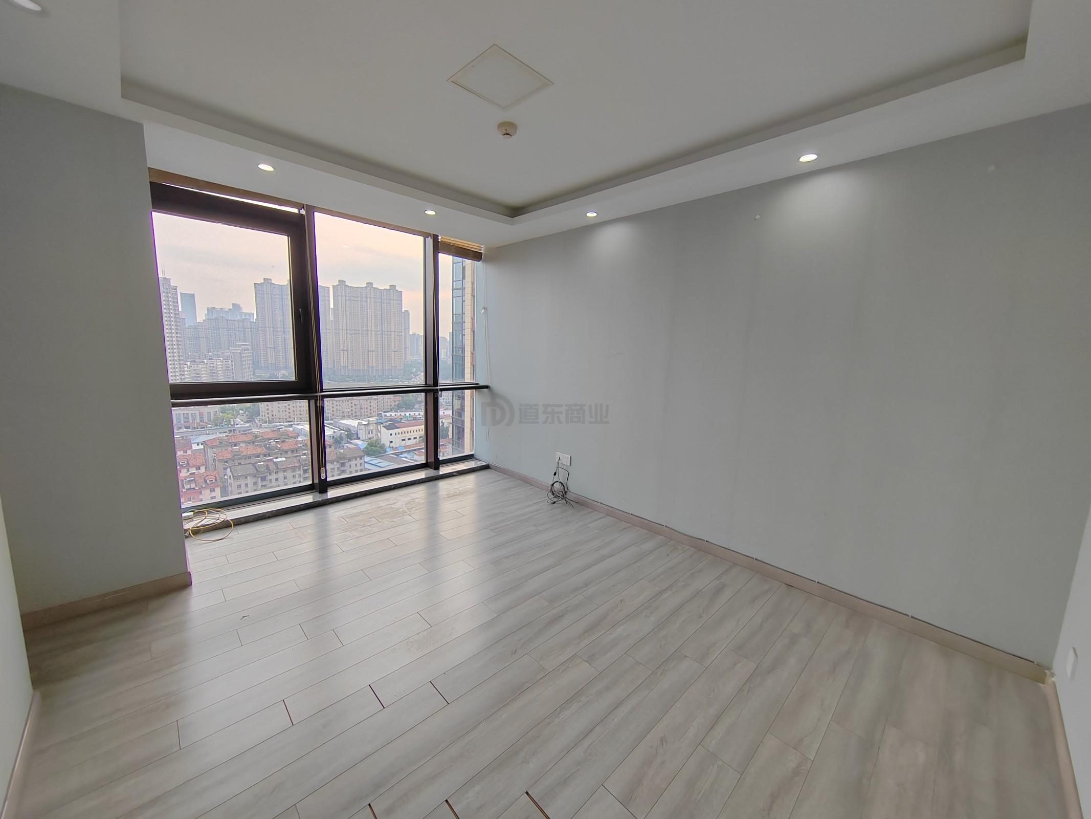 圆融发展中心面积652平