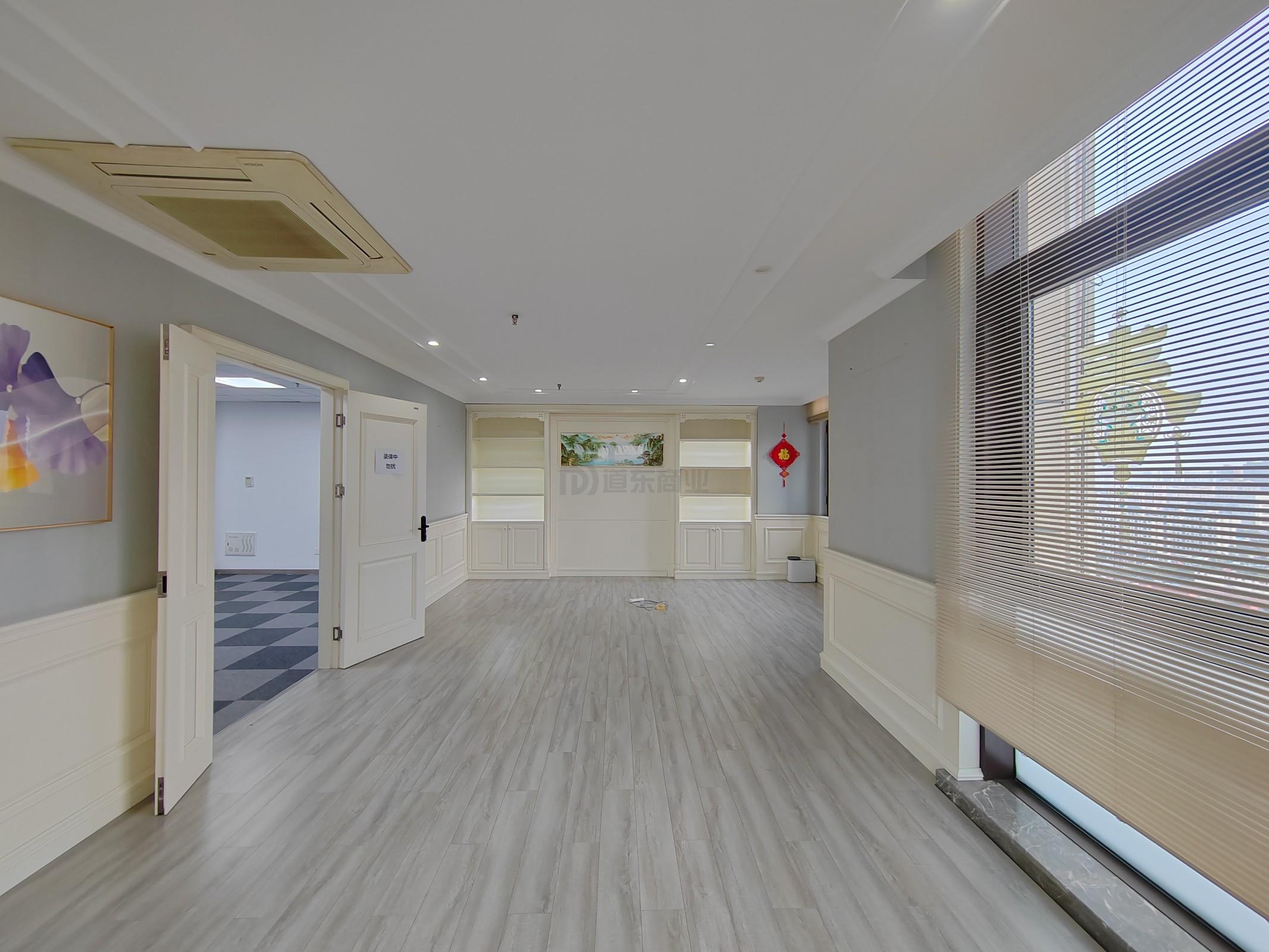 圆融发展中心面积652平