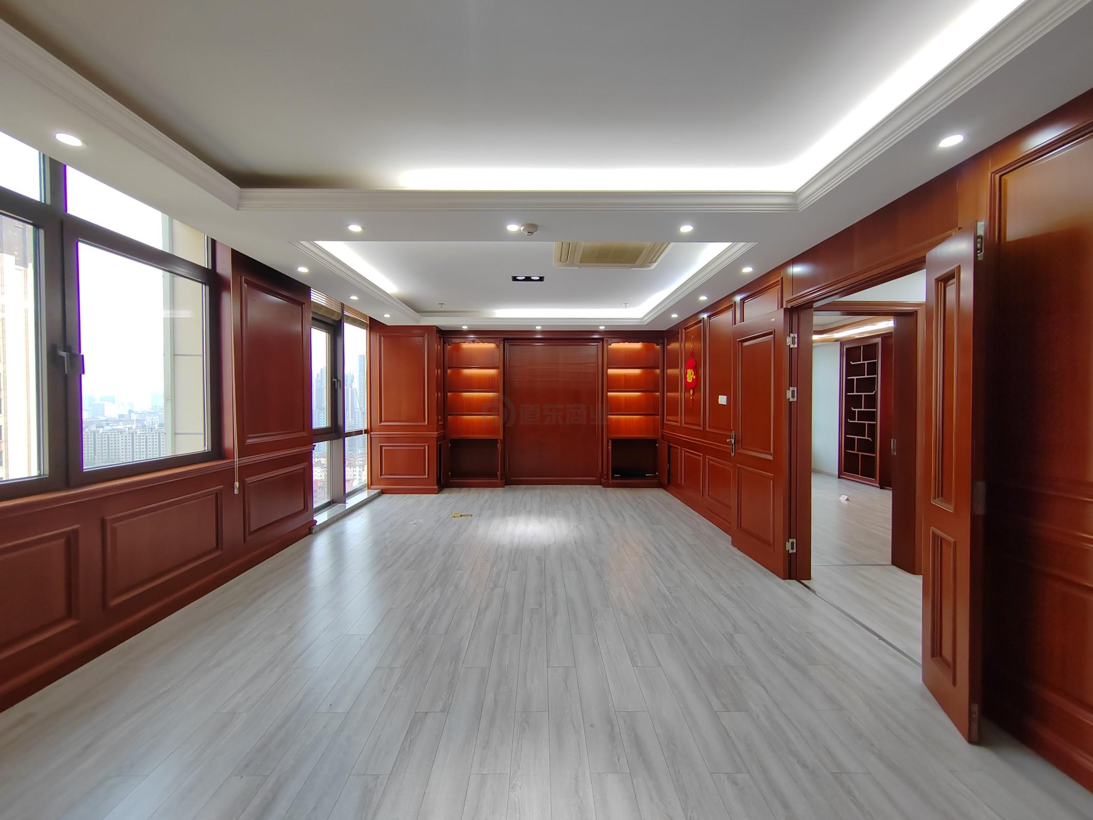 圆融发展中心面积652平