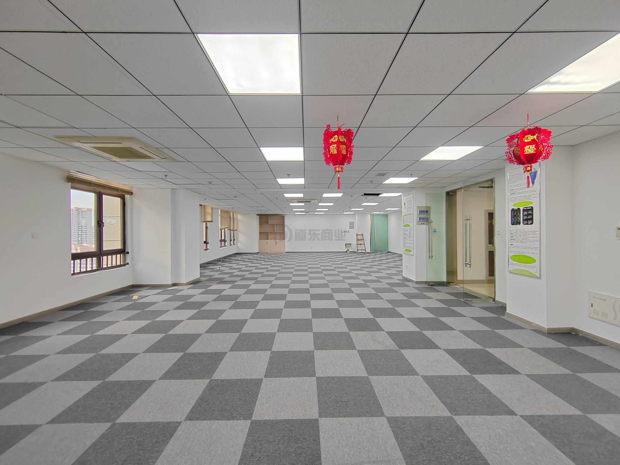 圆融发展中心面积652平