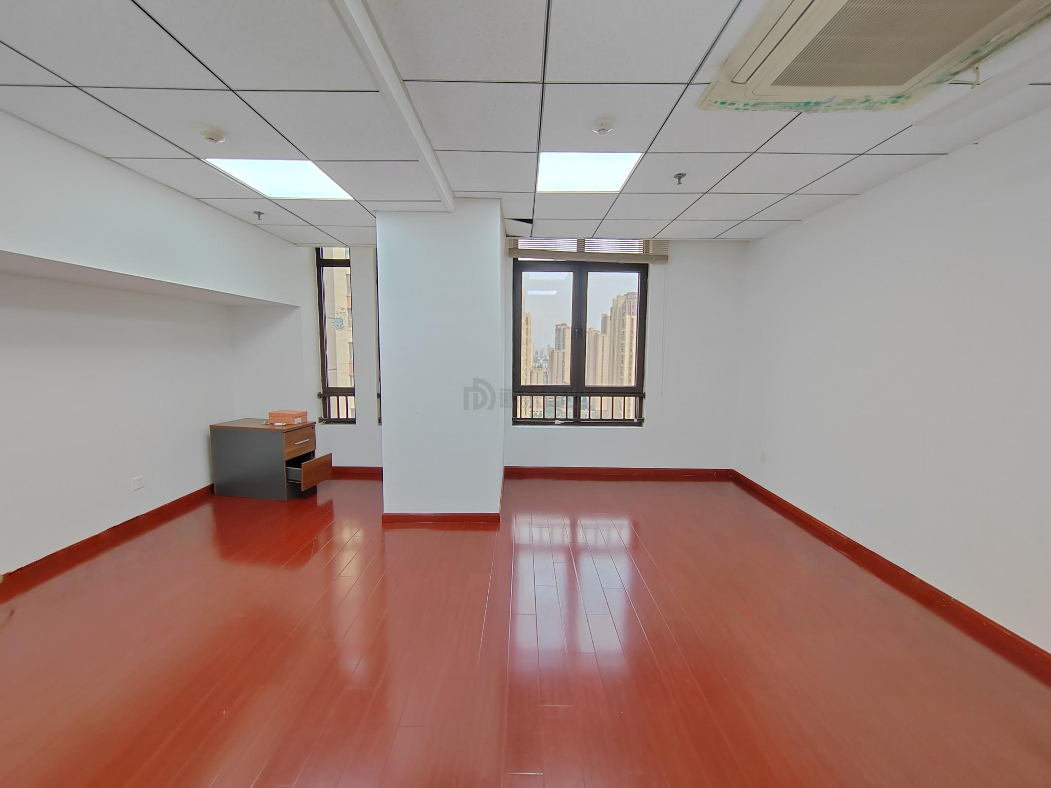 圆融发展中心面积652平