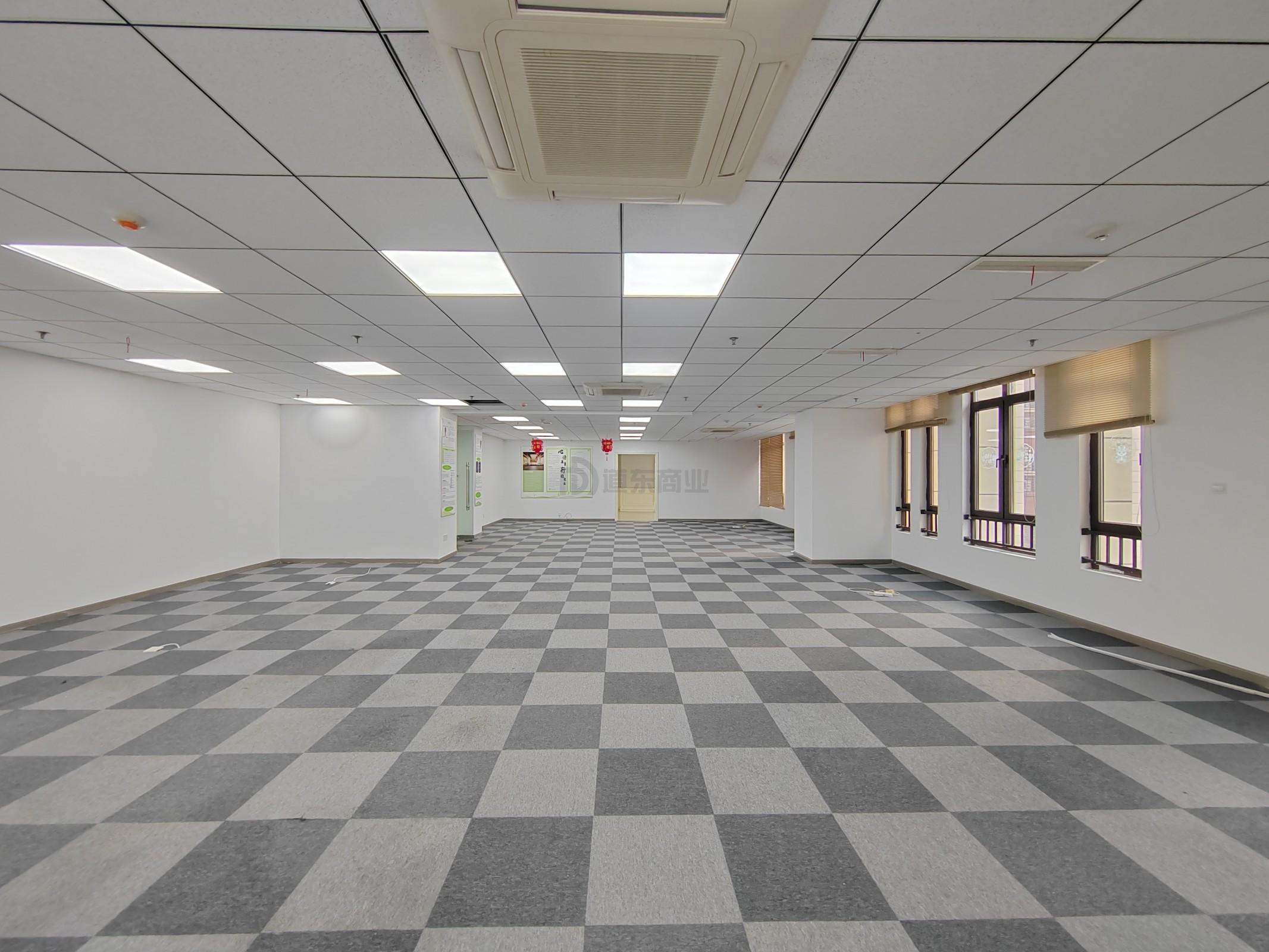 圆融发展中心面积652平