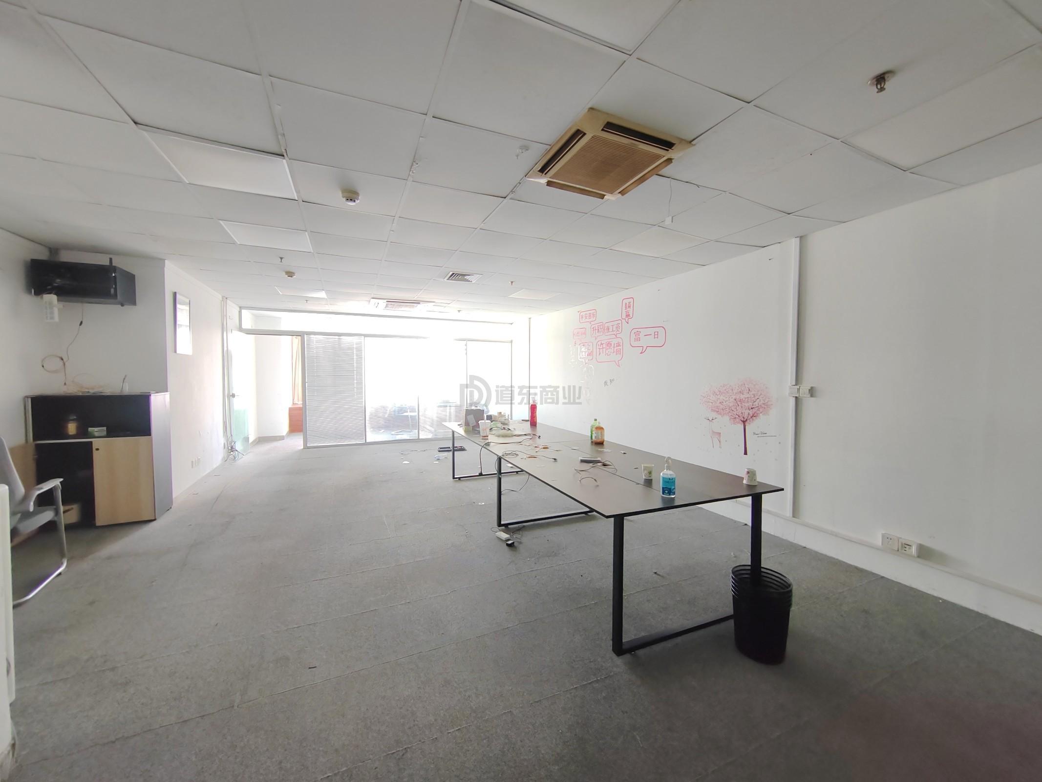 财富大厦面积86平