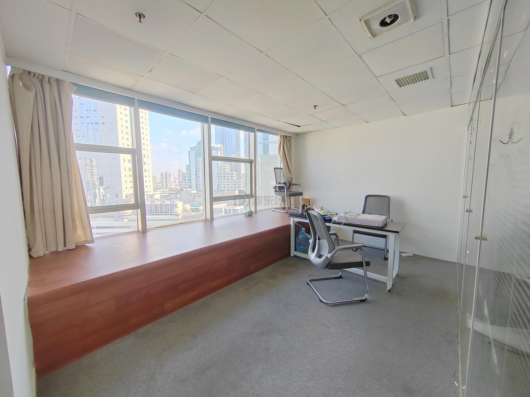 财富大厦面积86平