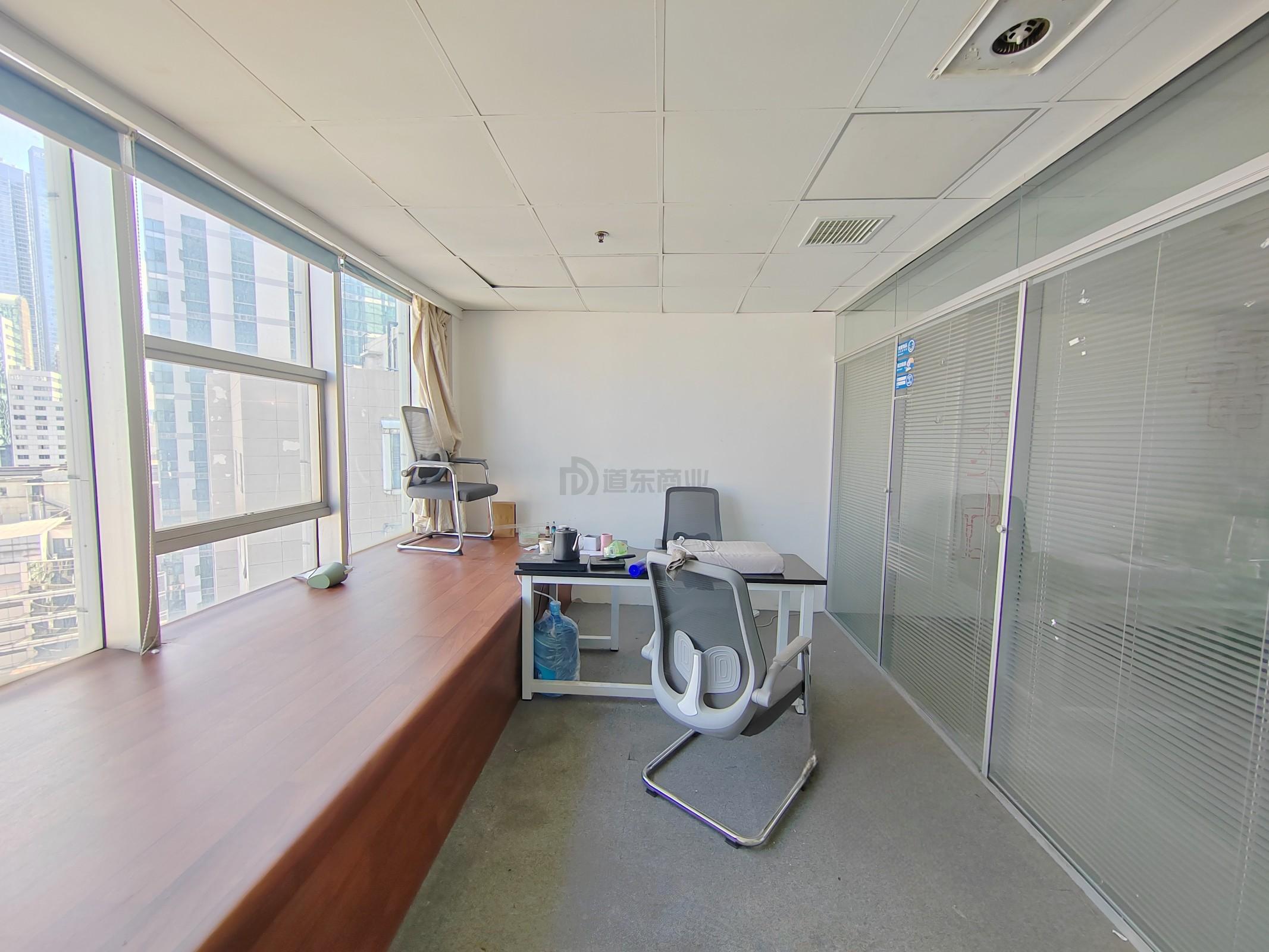 财富大厦面积86平