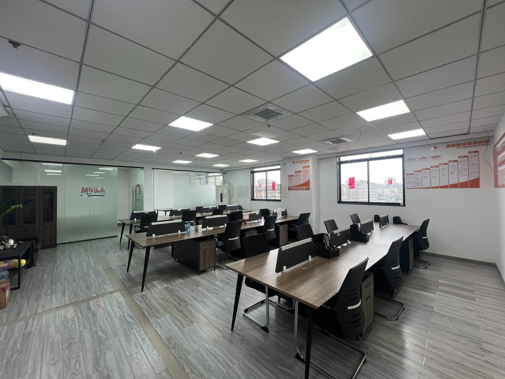 新鼎球大厦212平米办公室出租