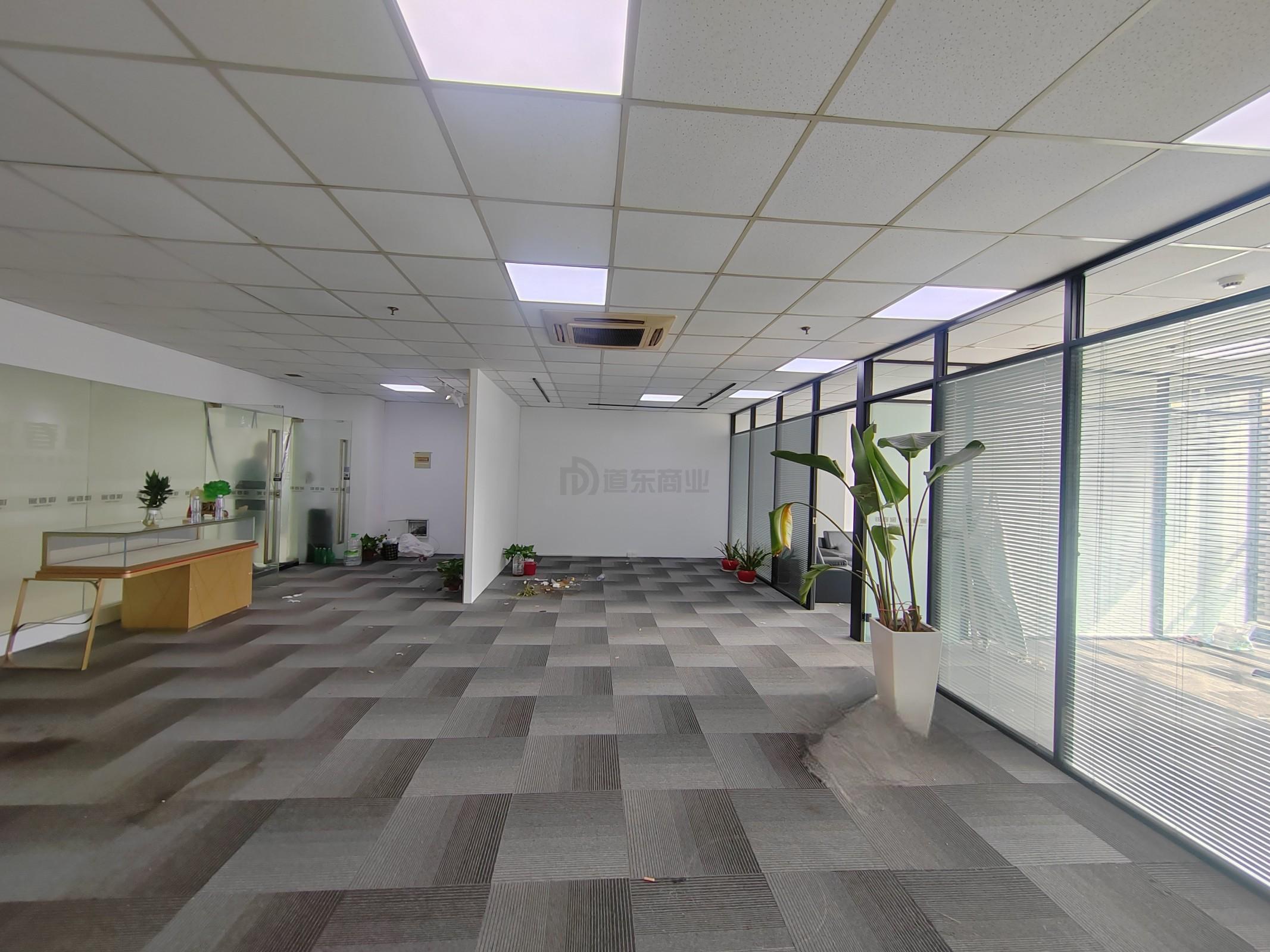 华仁凤凰城面积151平