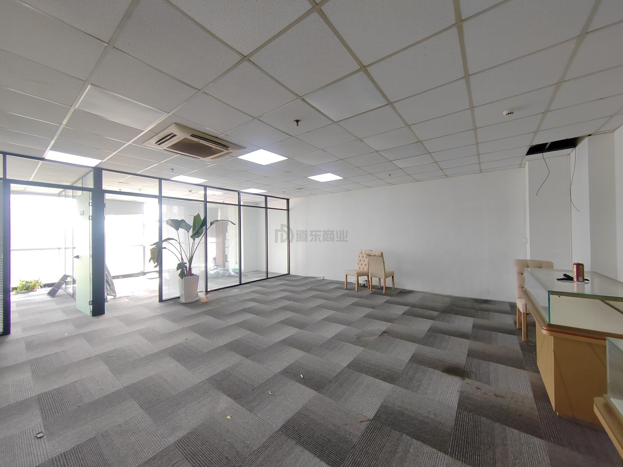 华仁凤凰城面积151平