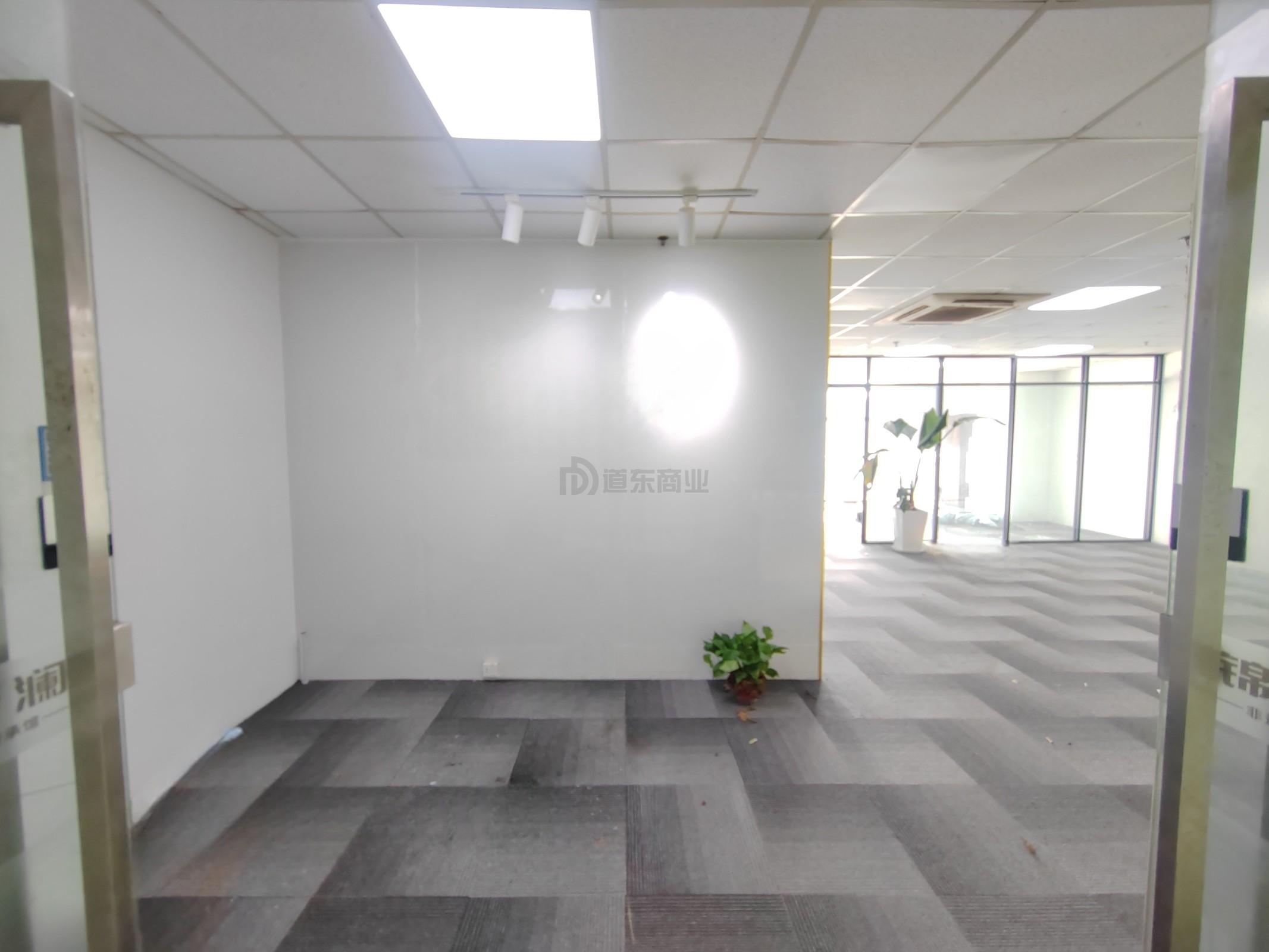 华仁凤凰城151平米办公室出租