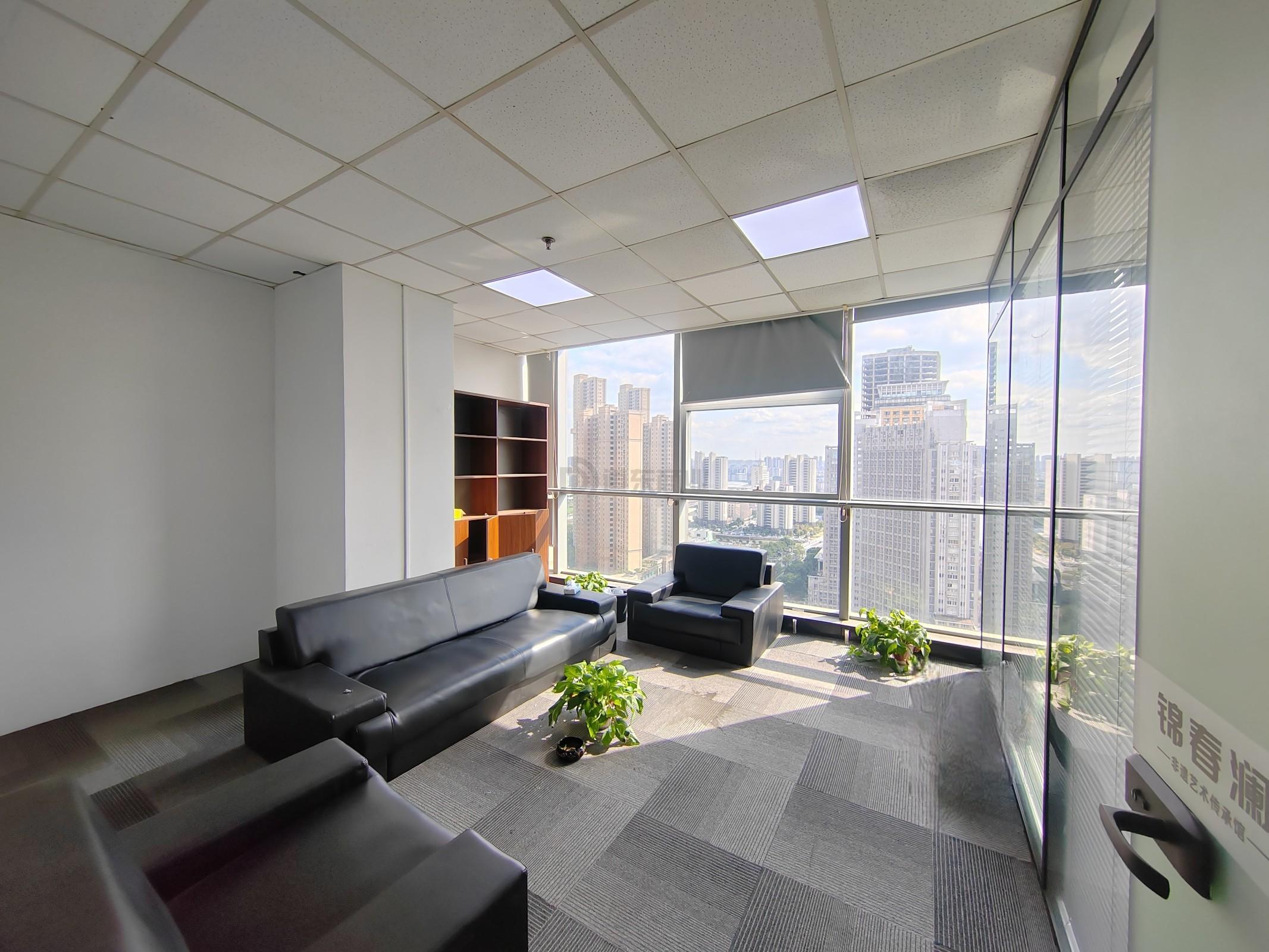 华仁凤凰城面积151平