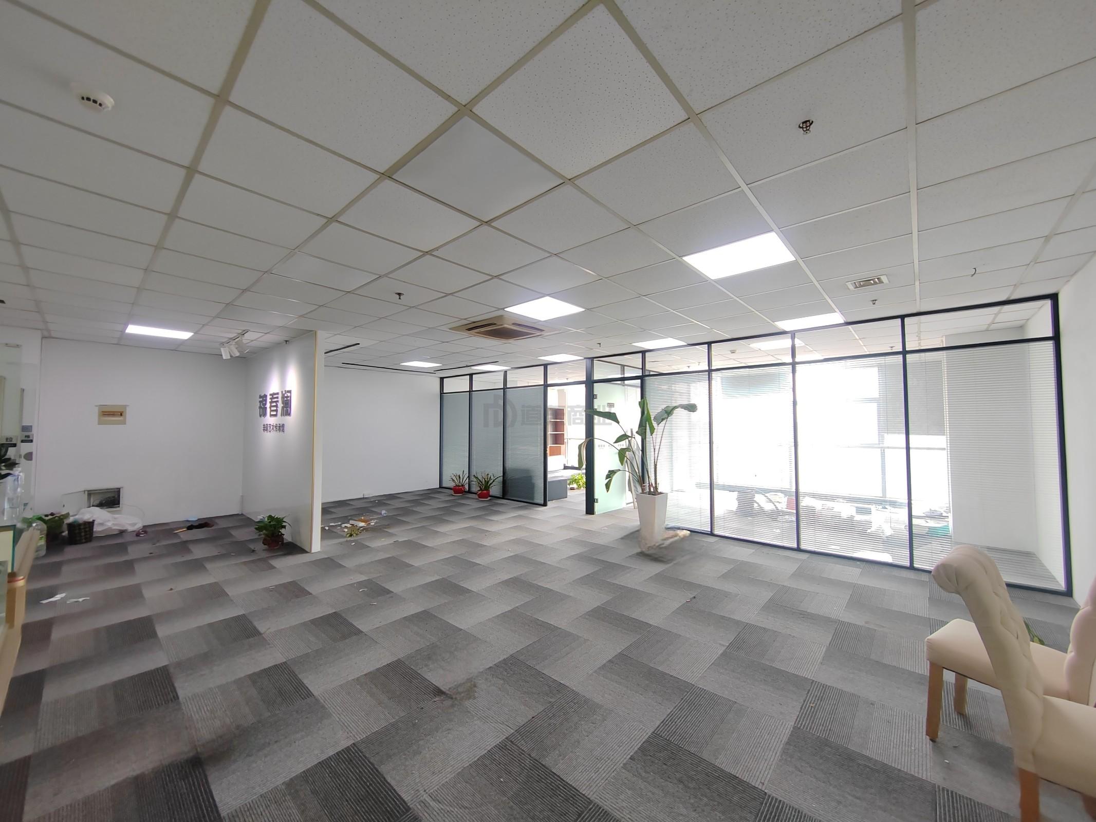 华仁凤凰城面积151平