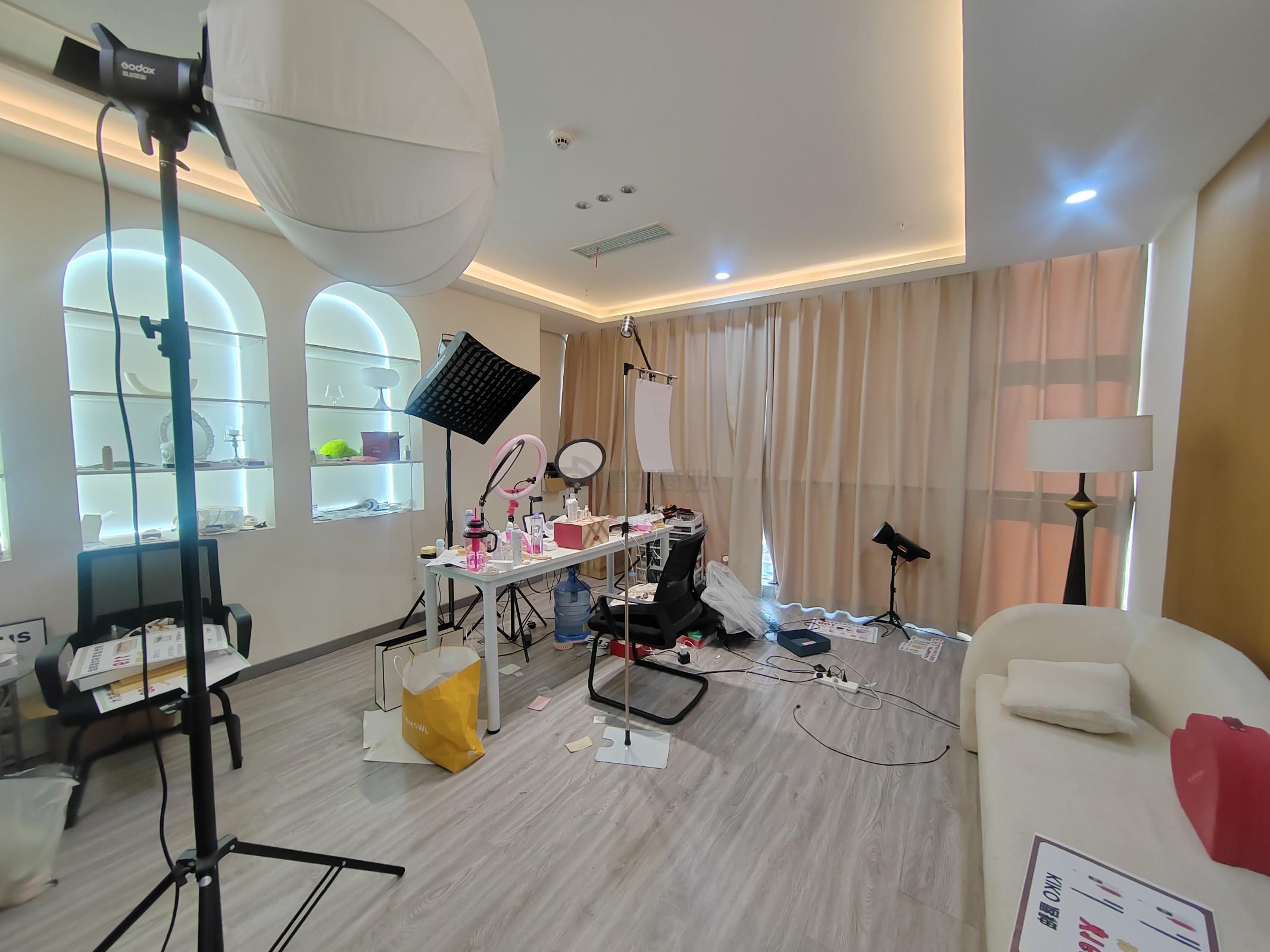 华仁凤凰城面积300平