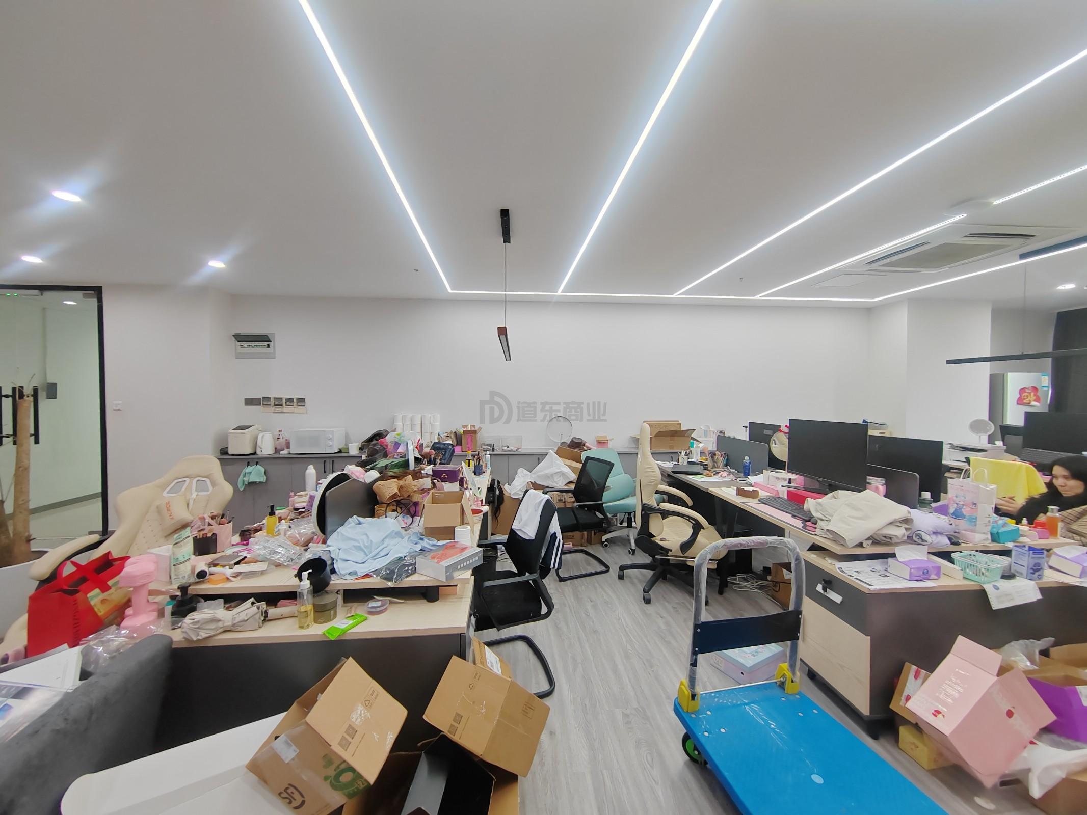 华仁凤凰城面积300平