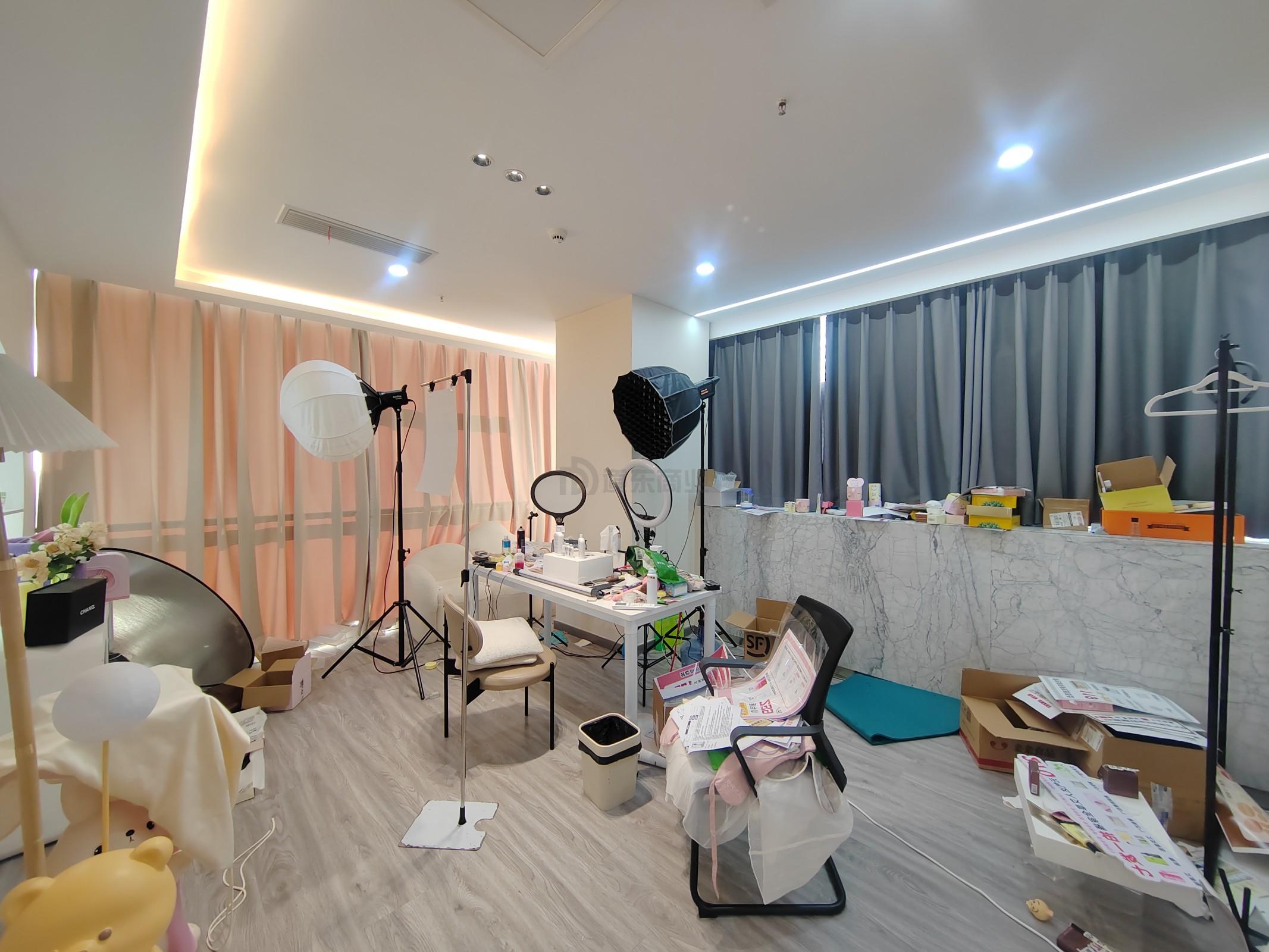 华仁凤凰城面积300平