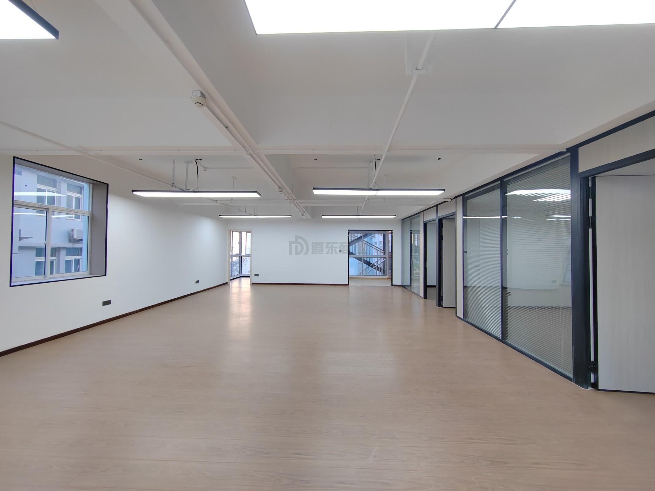 青童文化大厦面积303平