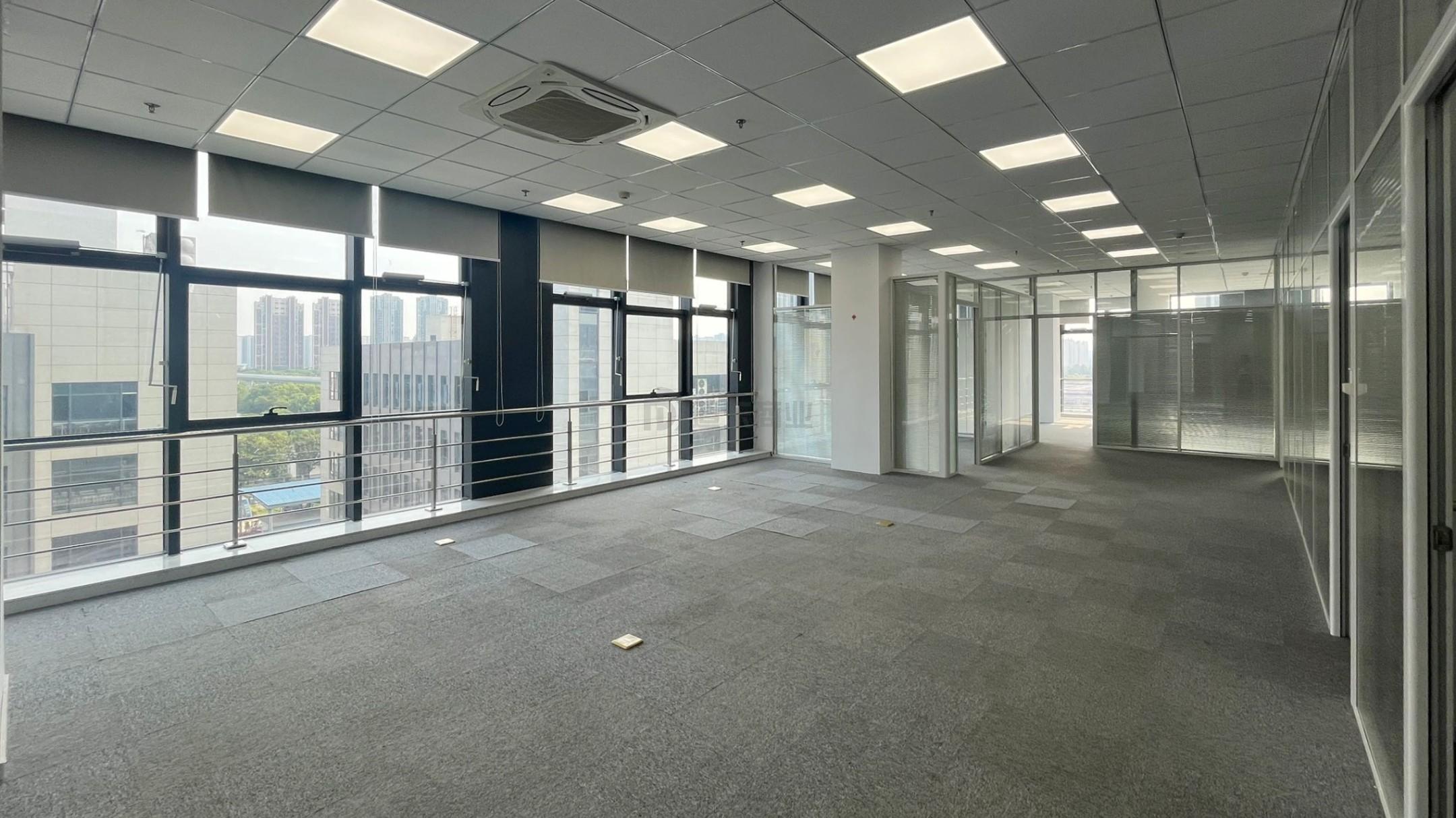 清华创业大厦面积326平