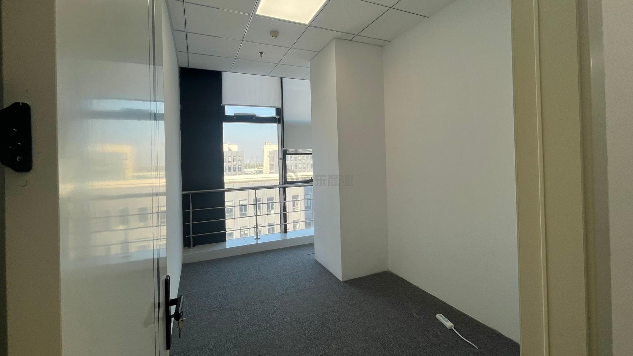 清华创业大厦面积92平