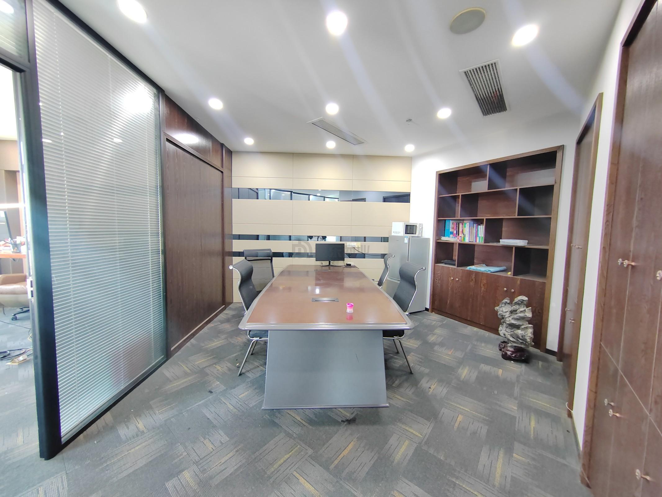 星海大厦面积225平